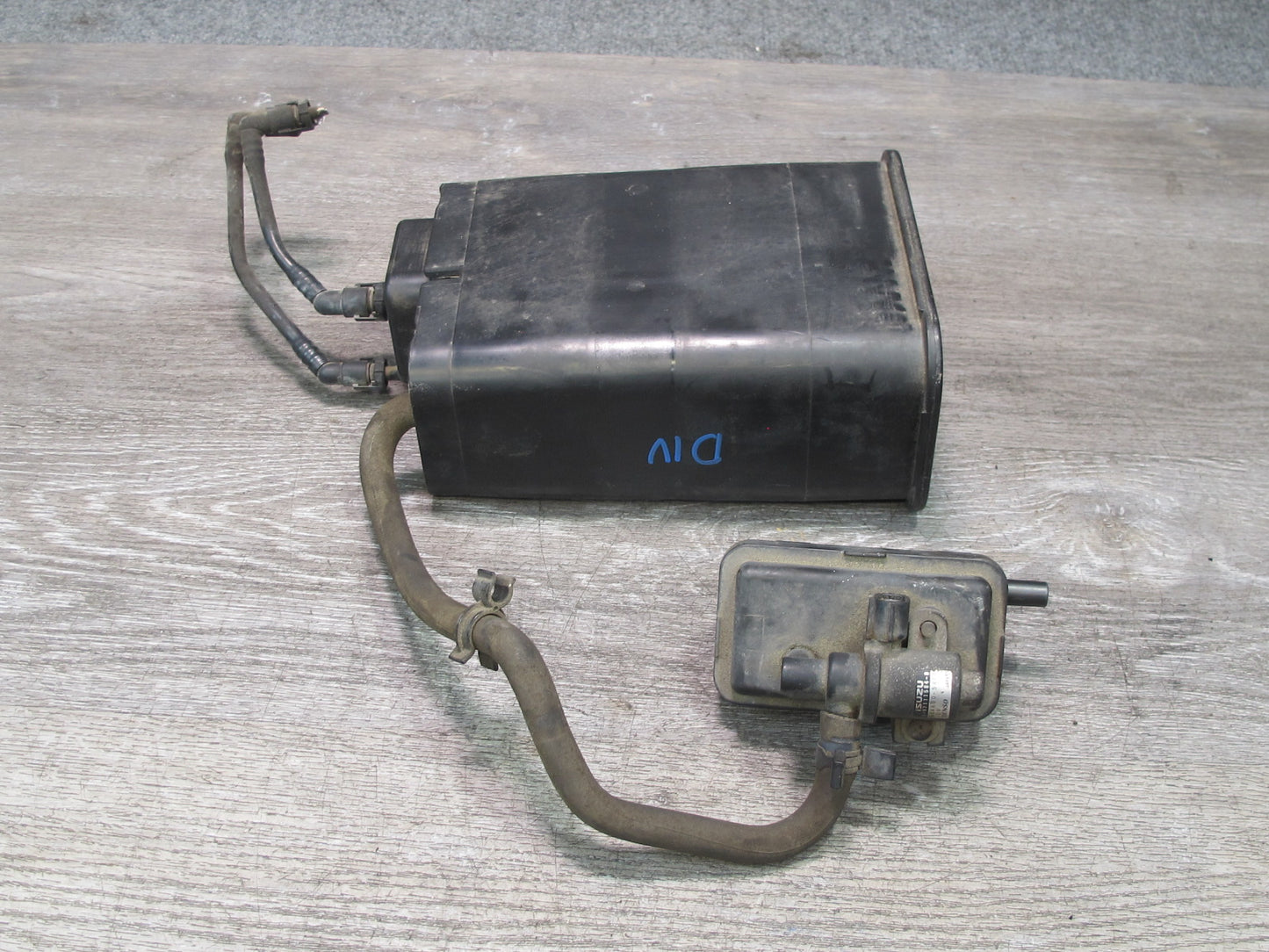 99-01 Isuzu Vehicross Fuel Evap Vapor Charcoal Canister w Valve OEM