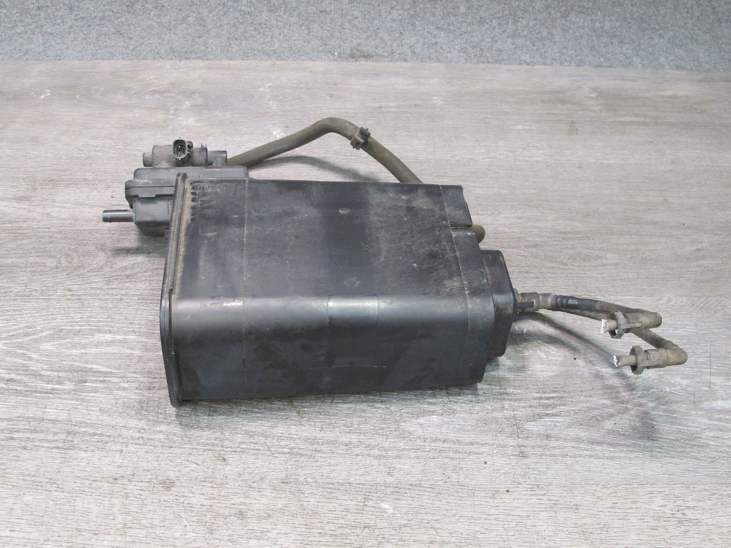 99-01 Isuzu Vehicross Fuel Evap Vapor Charcoal Canister w Valve OEM