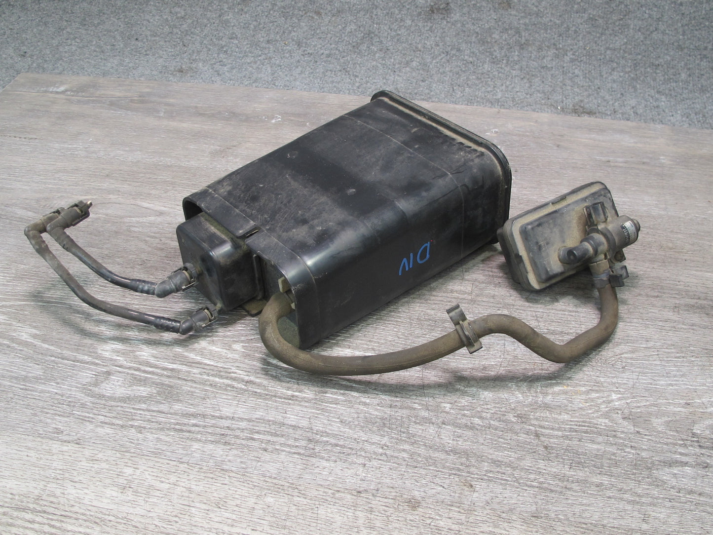 99-01 Isuzu Vehicross Fuel Evap Vapor Charcoal Canister w Valve OEM