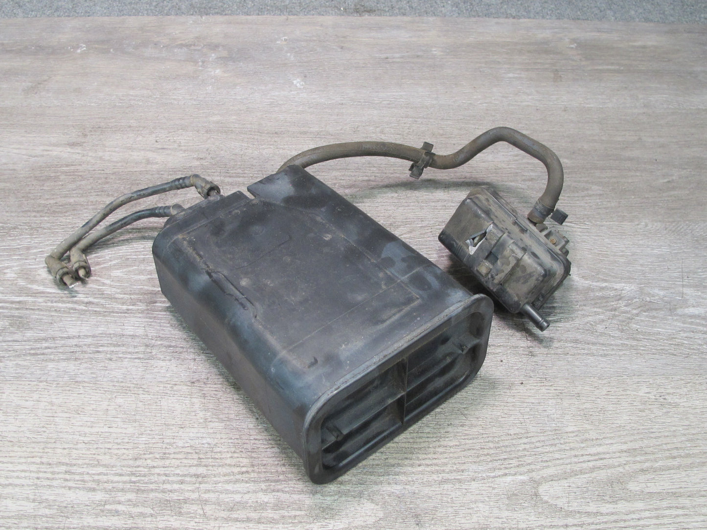 99-01 Isuzu Vehicross Fuel Evap Vapor Charcoal Canister w Valve OEM