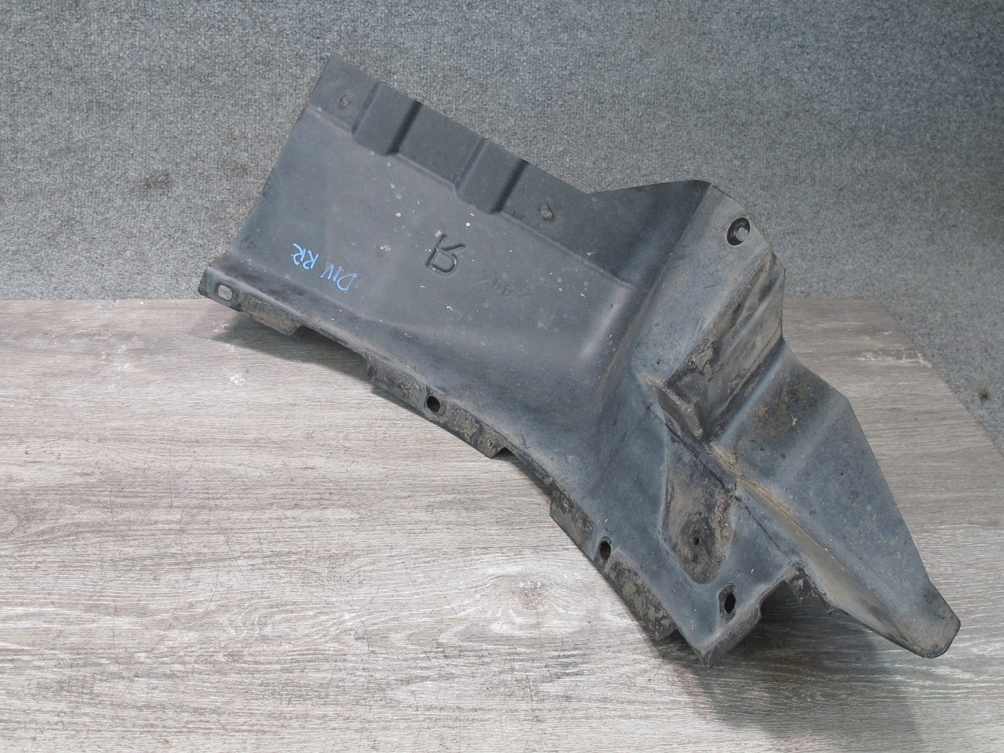 99-01 Isuzu Vehicross Rear Right Fuel Filler Neck Liner Splash Guard Cover OEM