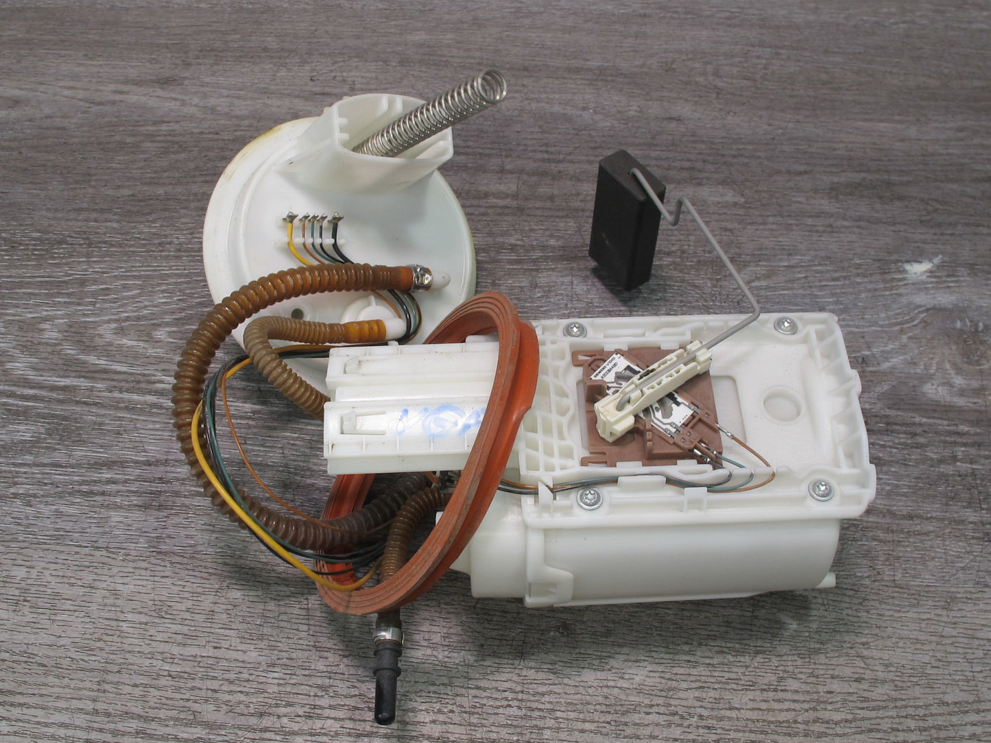 2008 VW R32 MK5 VR6 3.2L Fuel Pump Level Sensor Sending Unit w Hose OEM