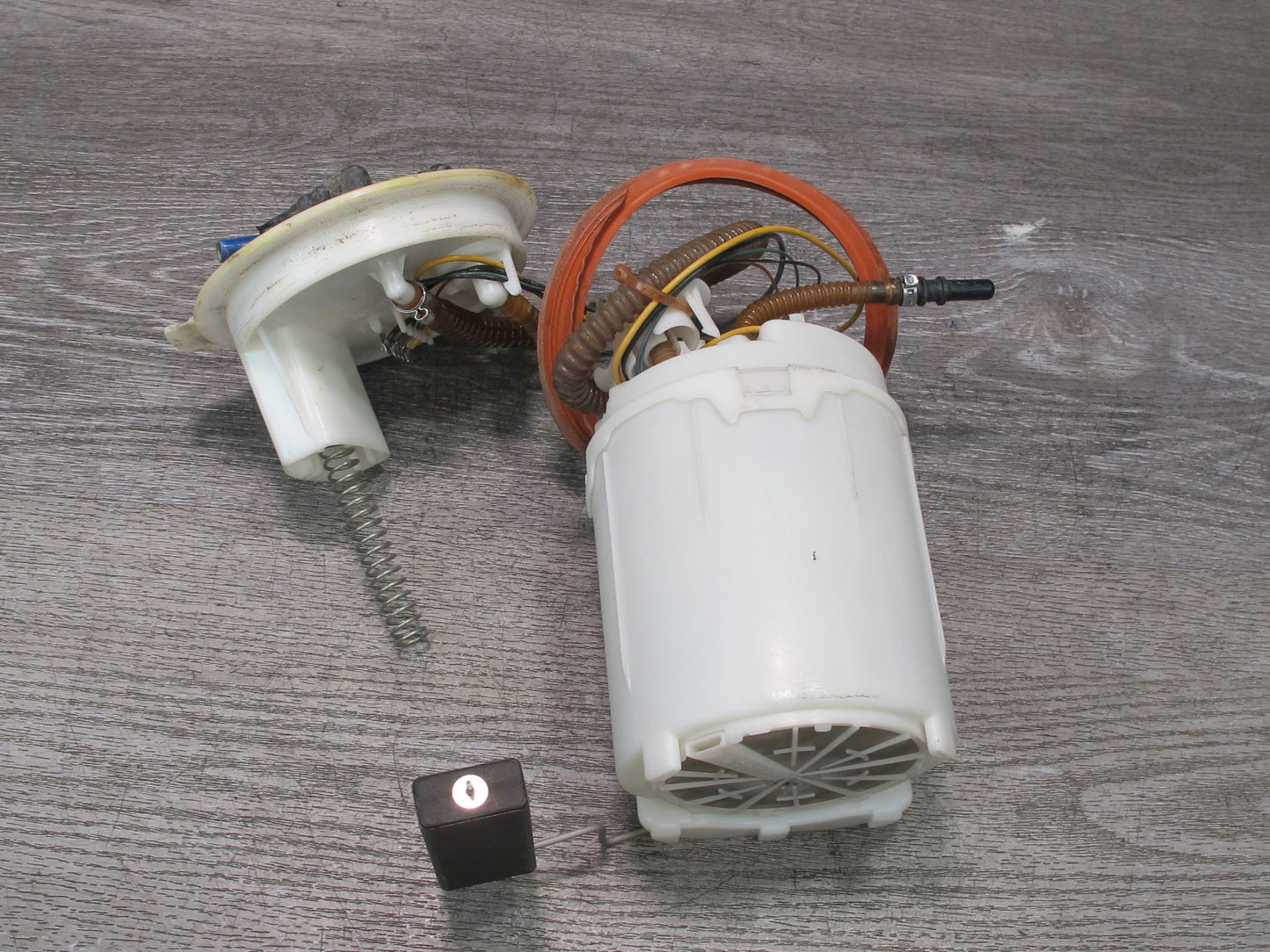 2008 VW R32 MK5 VR6 3.2L Fuel Pump Level Sensor Sending Unit w Hose OEM