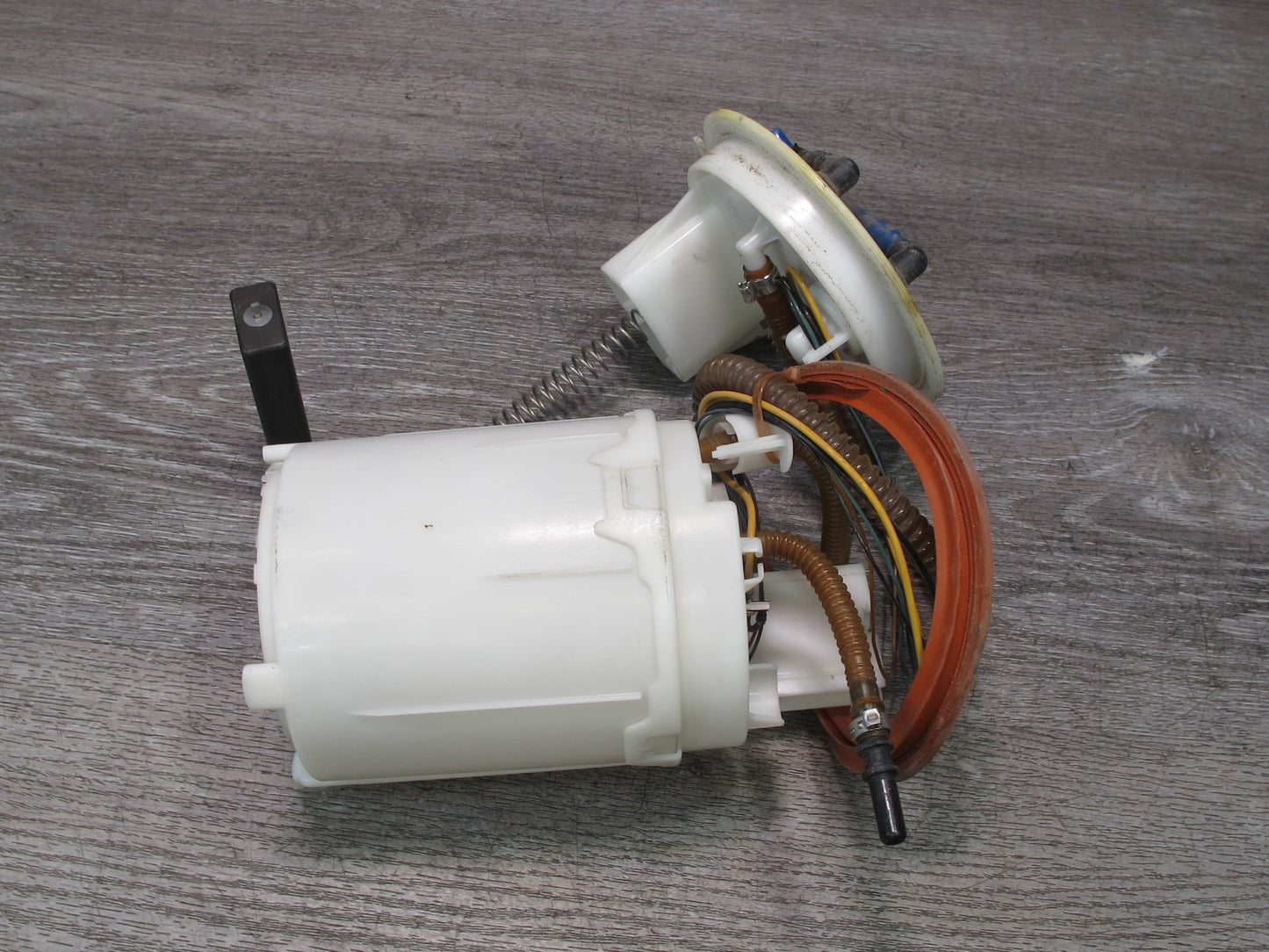 2008 VW R32 MK5 VR6 3.2L Fuel Pump Level Sensor Sending Unit w Hose OEM