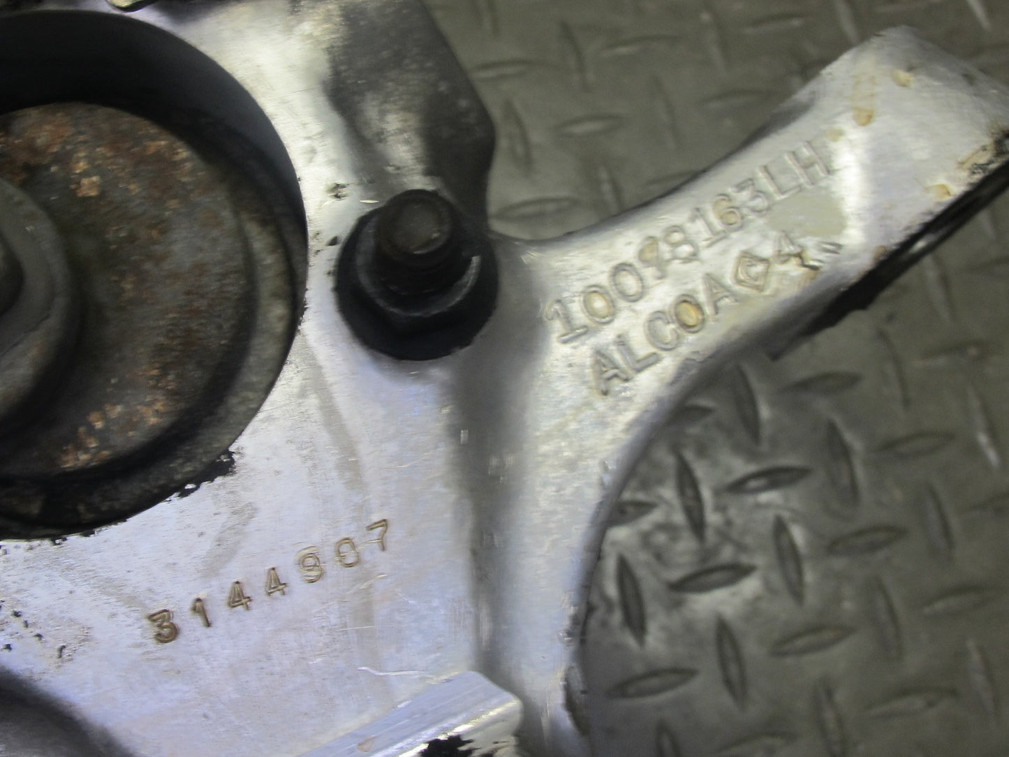 91-96 Chevrolet Corvette C4 Front Left Spindle Knuckle Wheel Hub Bearing OEM