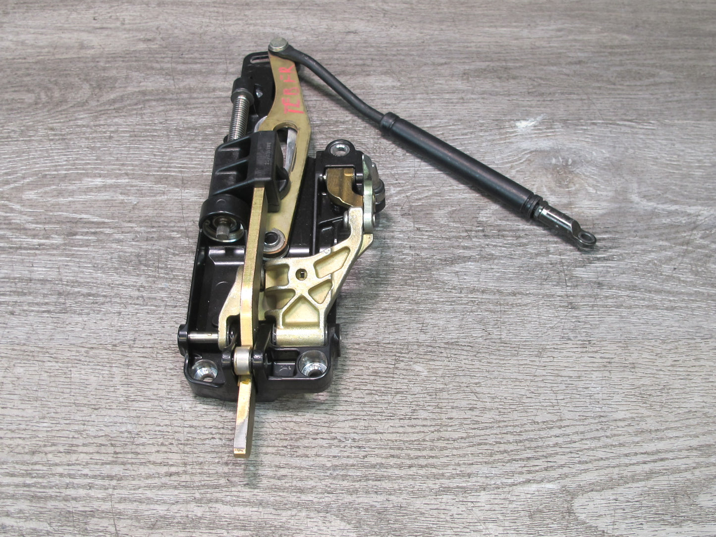 01-06 BMW E46 Convertible Right Soft TOP Roof Lock Latch w Hose Pipe OEM