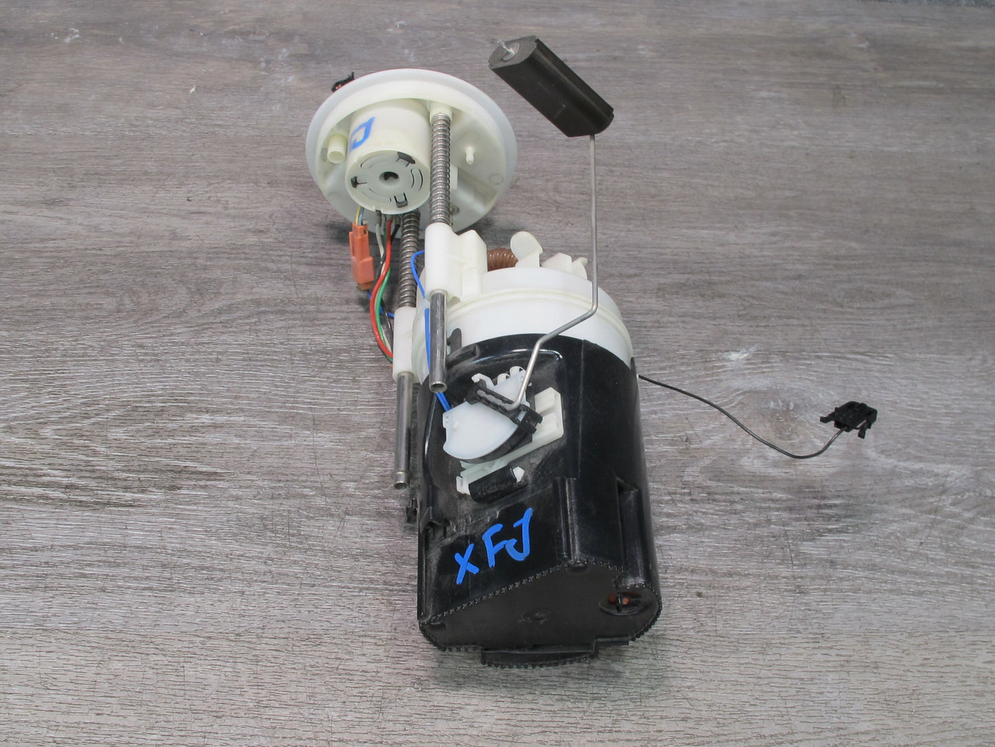 2010-2013 BMW E70 E71 X5M X6M 4.4L S63 Fuel Pump Level Sensor Sending Unit Set