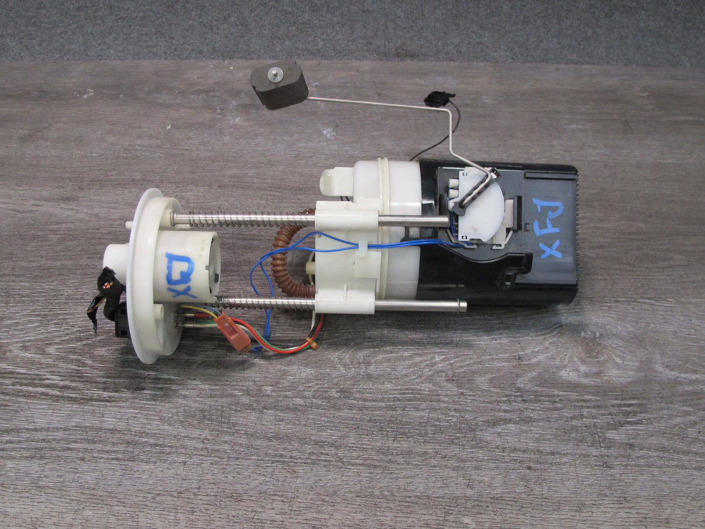 2010-2013 BMW E70 E71 X5M X6M 4.4L S63 Fuel Pump Level Sensor Sending Unit Set