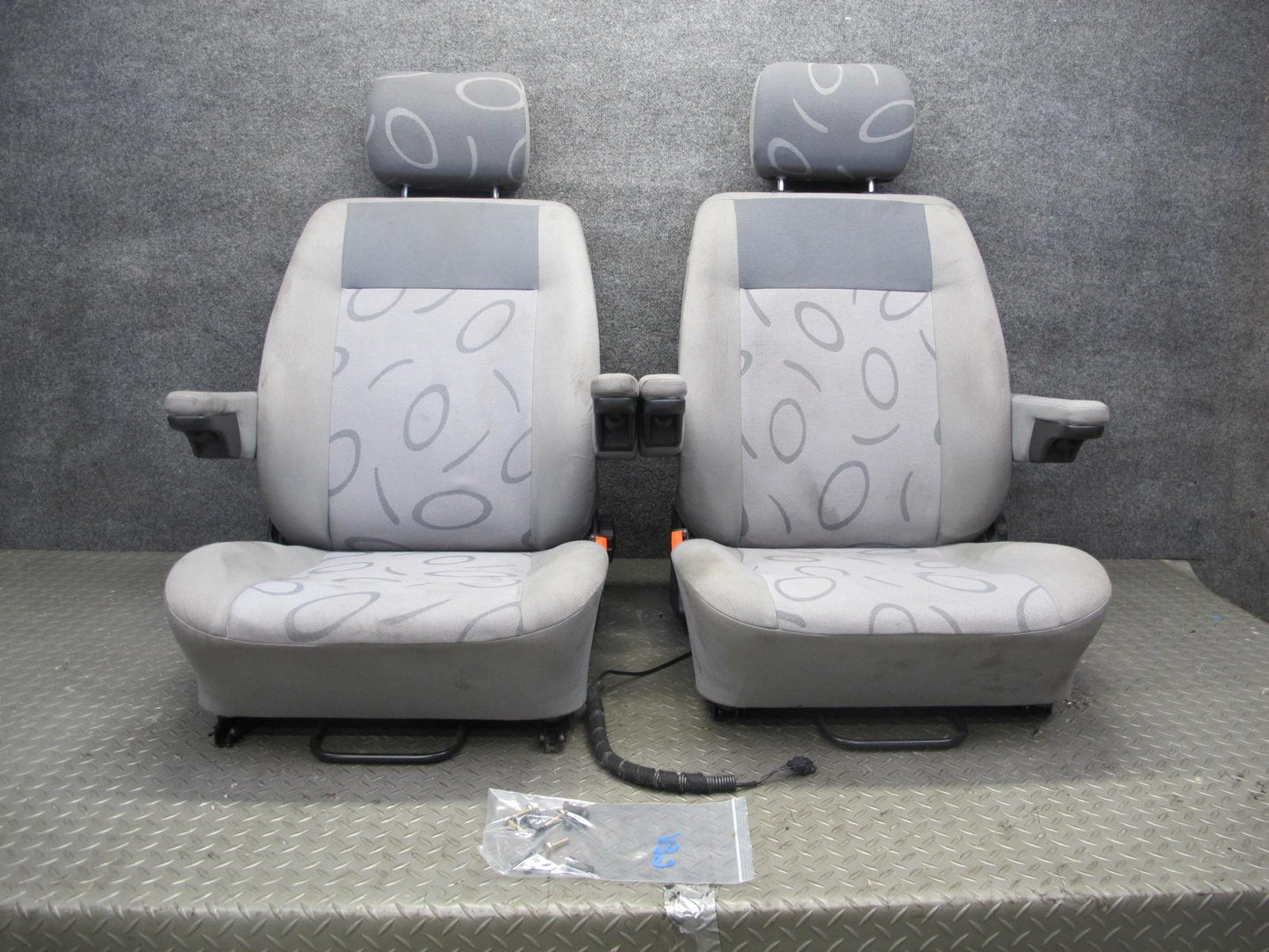 99-03 VW Eurovan T4 Set of 2 Front Left & Right Cloth Seat Gray OEM