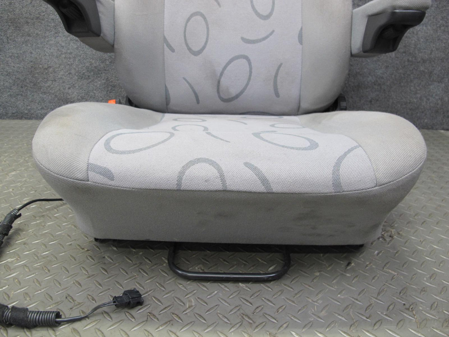 99-03 VW Eurovan T4 Set of 2 Front Left & Right Cloth Seat Gray OEM