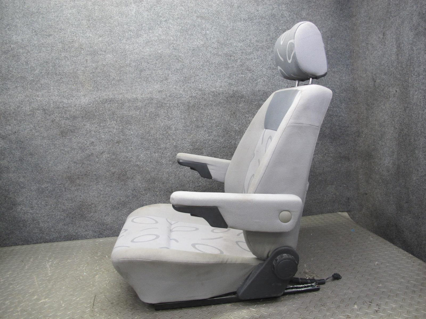 99-03 VW Eurovan T4 Set of 2 Front Left & Right Cloth Seat Gray OEM