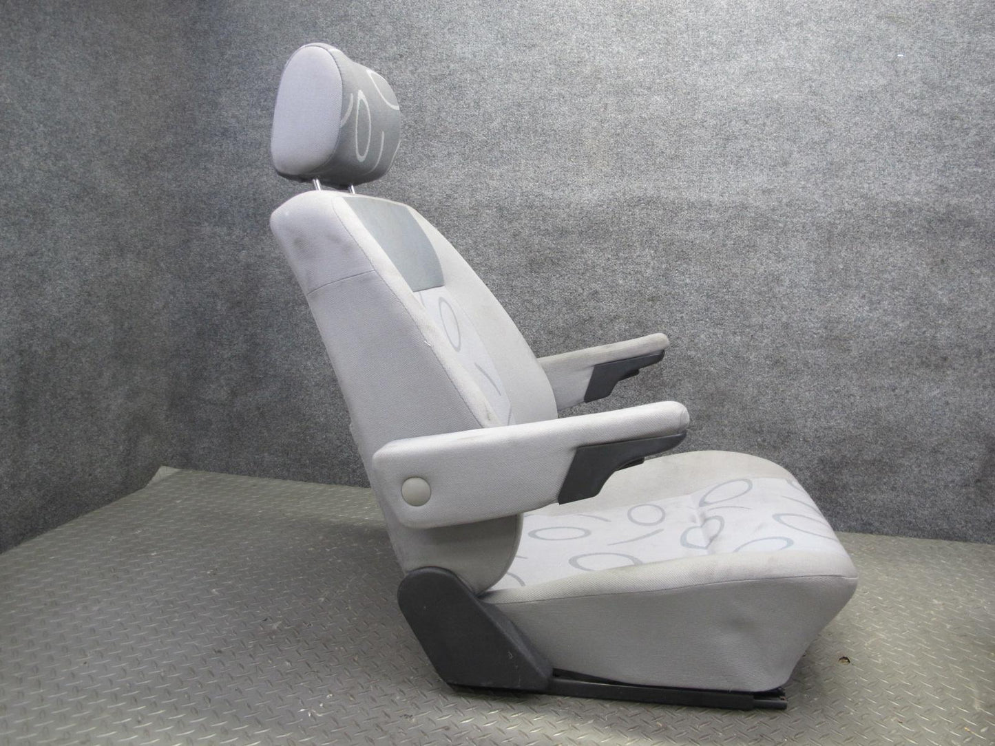 99-03 VW Eurovan T4 Set of 2 Front Left & Right Cloth Seat Gray OEM