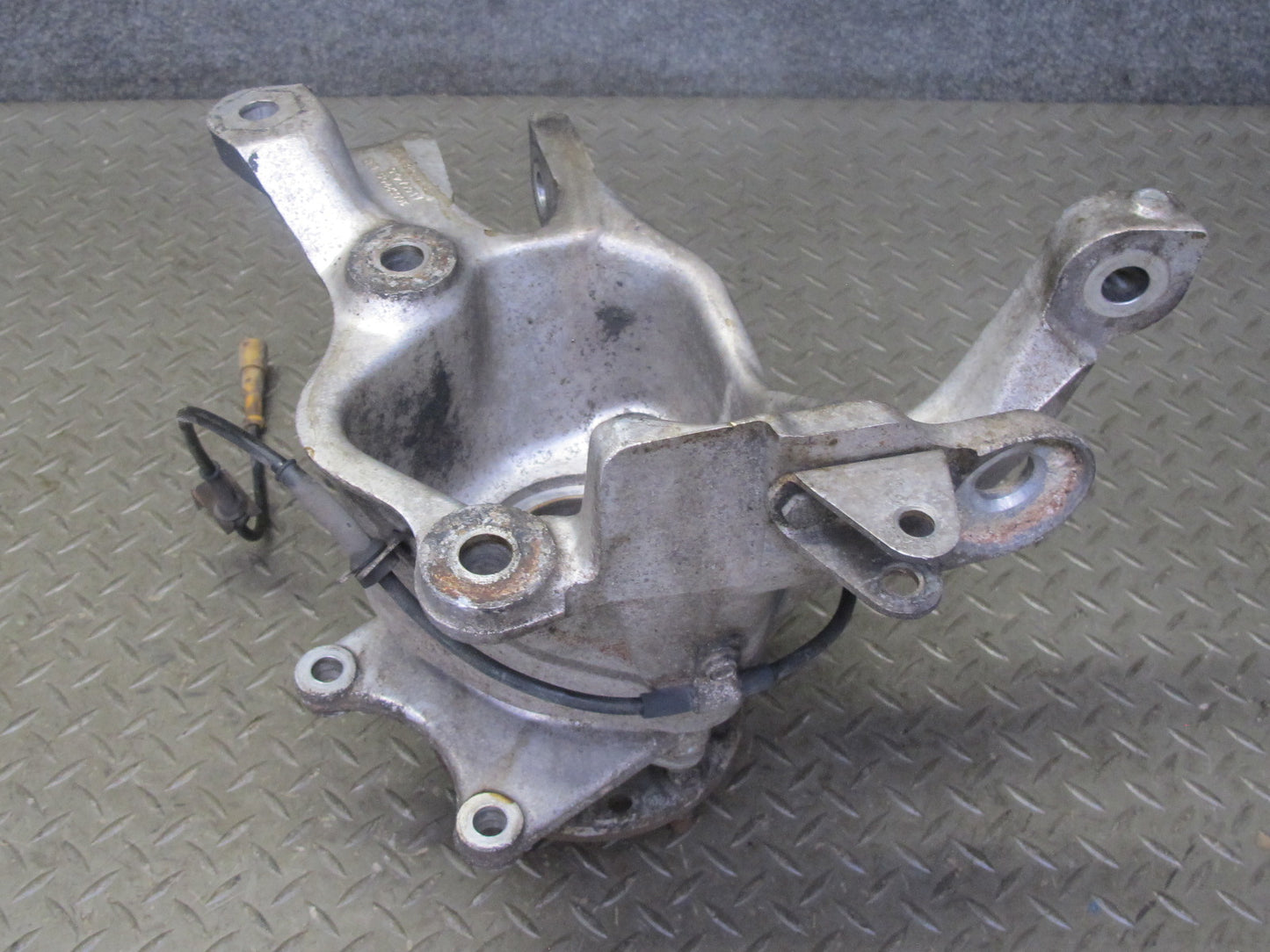 91-96 Chevrolet Corvette C4 Rear Left Spindle Knuckle Wheel Hub Bearing OEM