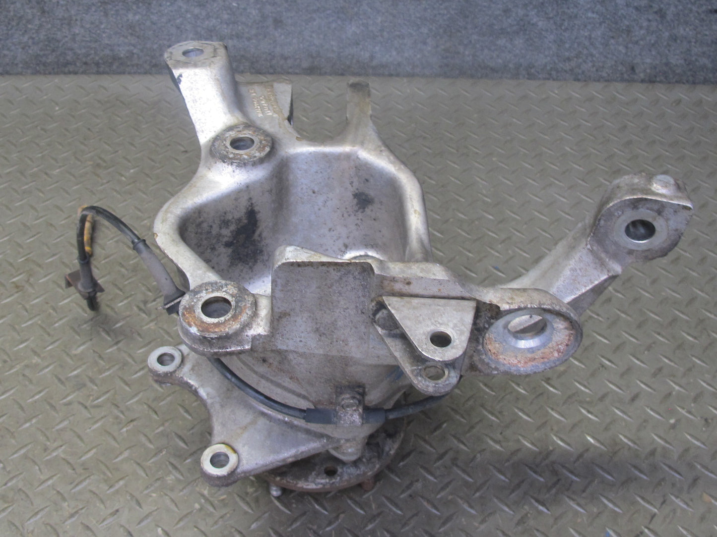 91-96 Chevrolet Corvette C4 Rear Left Spindle Knuckle Wheel Hub Bearing OEM