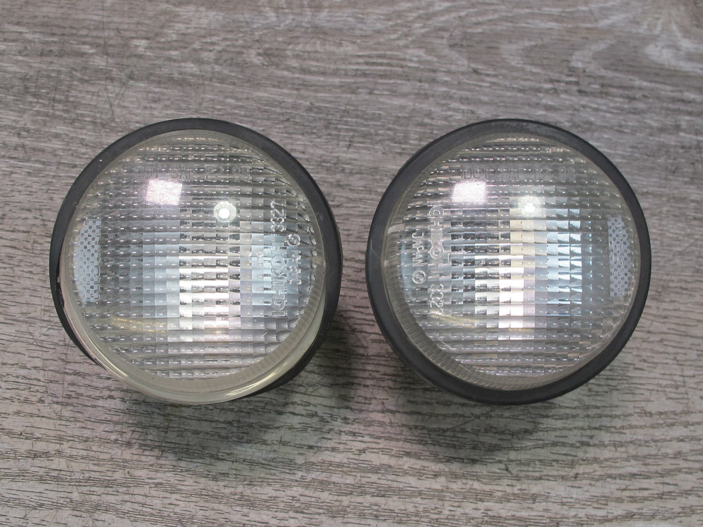 99-01 Isuzu Vehicross Set of 2 Front Bumper Left & Right Fog Light Lamp OEM
