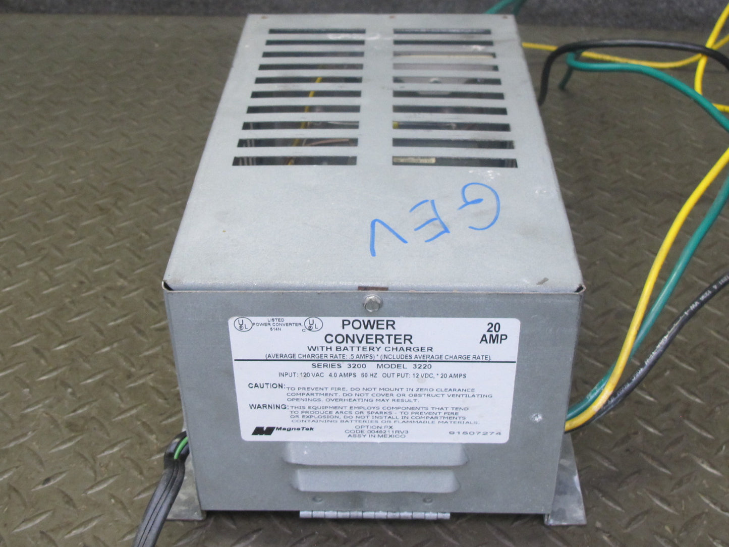 01-03 VW Eurovan T4 Camper Magnetek 3220 Power Converter Battery Charger 20 AMP