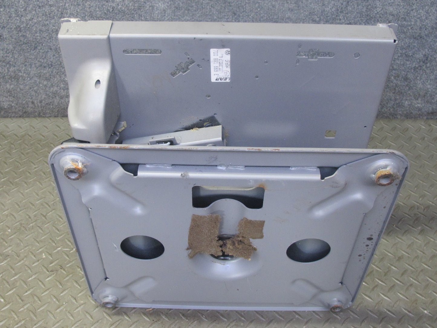01-03 VW Eurovan T4 Camper Set of 2 Front Left & Right Swivel Seat Base OEM