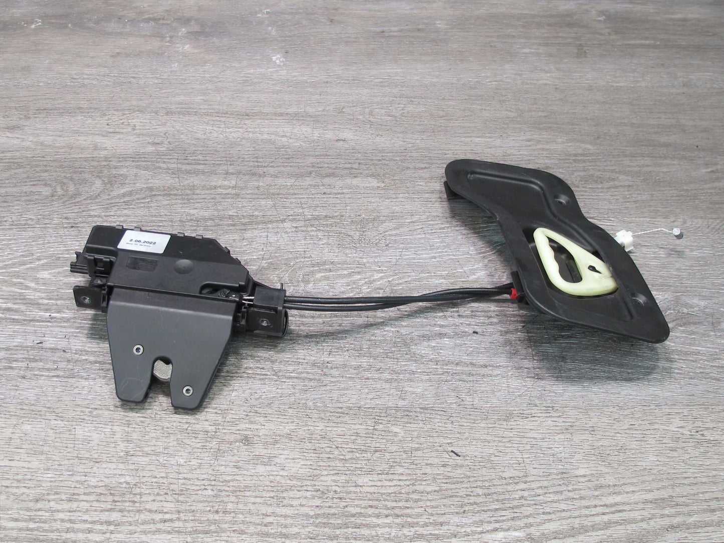 03-08 BMW E85 Z4 Roadster Trunk Lid Lock Latch Actuator w Release & Trim OEM