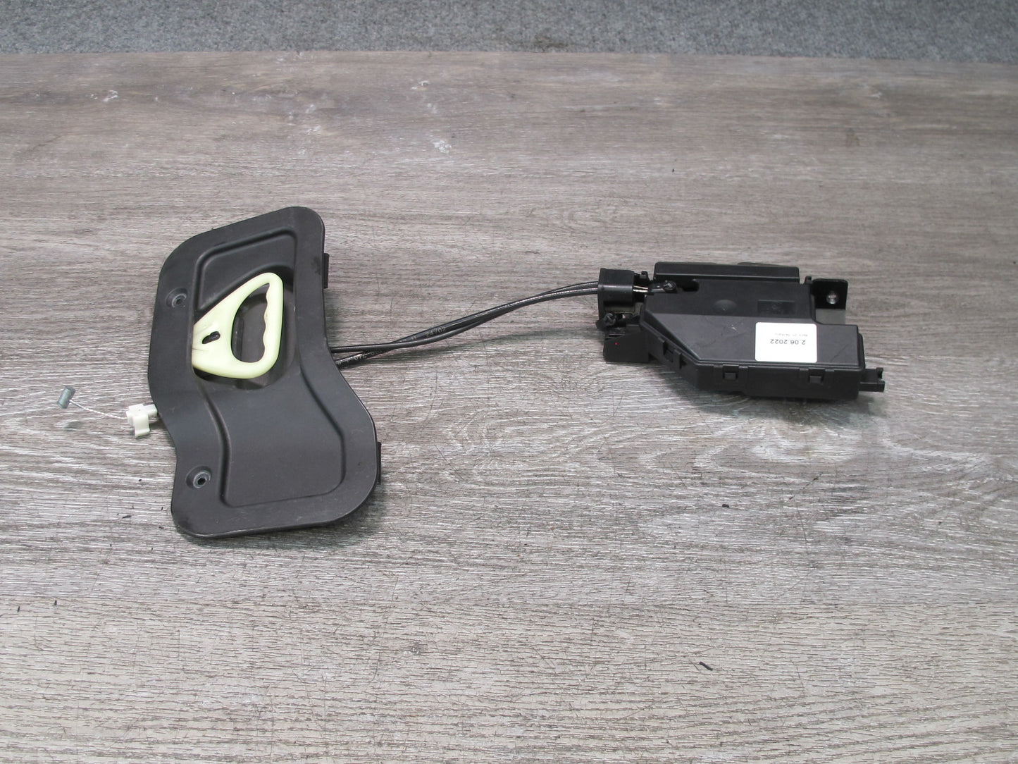03-08 BMW E85 Z4 Roadster Trunk Lid Lock Latch Actuator w Release & Trim OEM