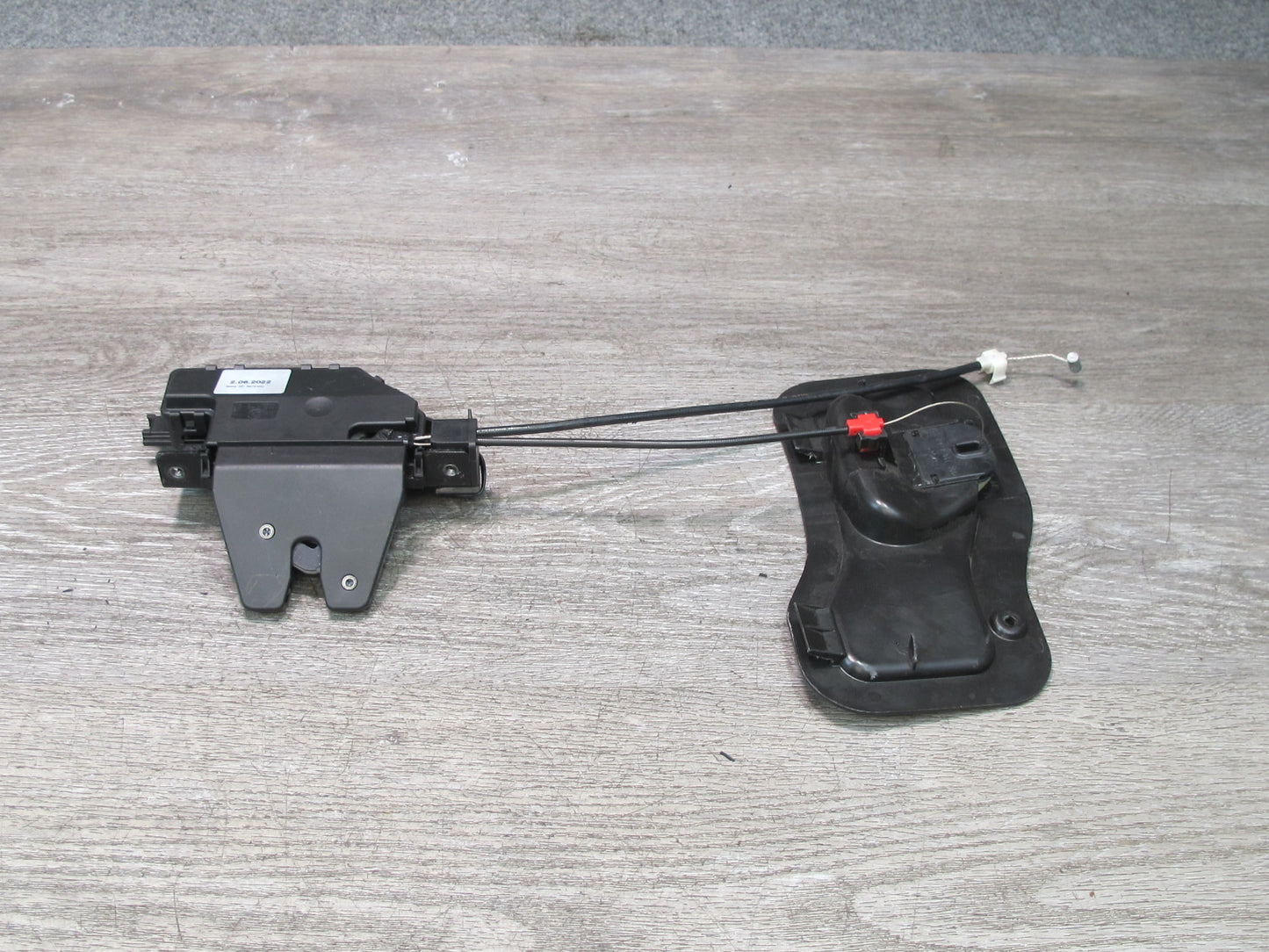 03-08 BMW E85 Z4 Roadster Trunk Lid Lock Latch Actuator w Release & Trim OEM