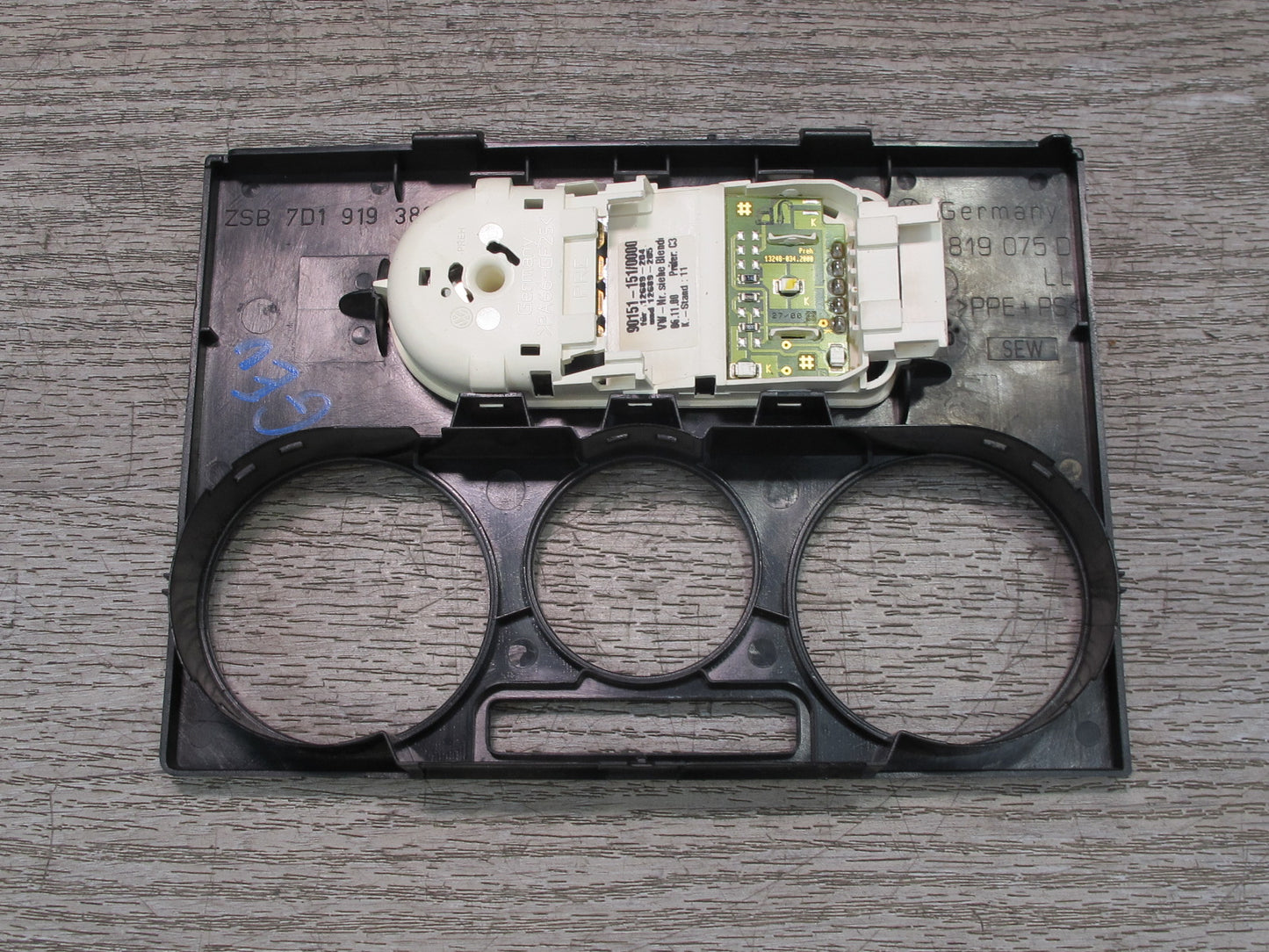 99-03 VW Eurovan T4 Rear Interior A/C Heater Climate Control Switch Panel OEM