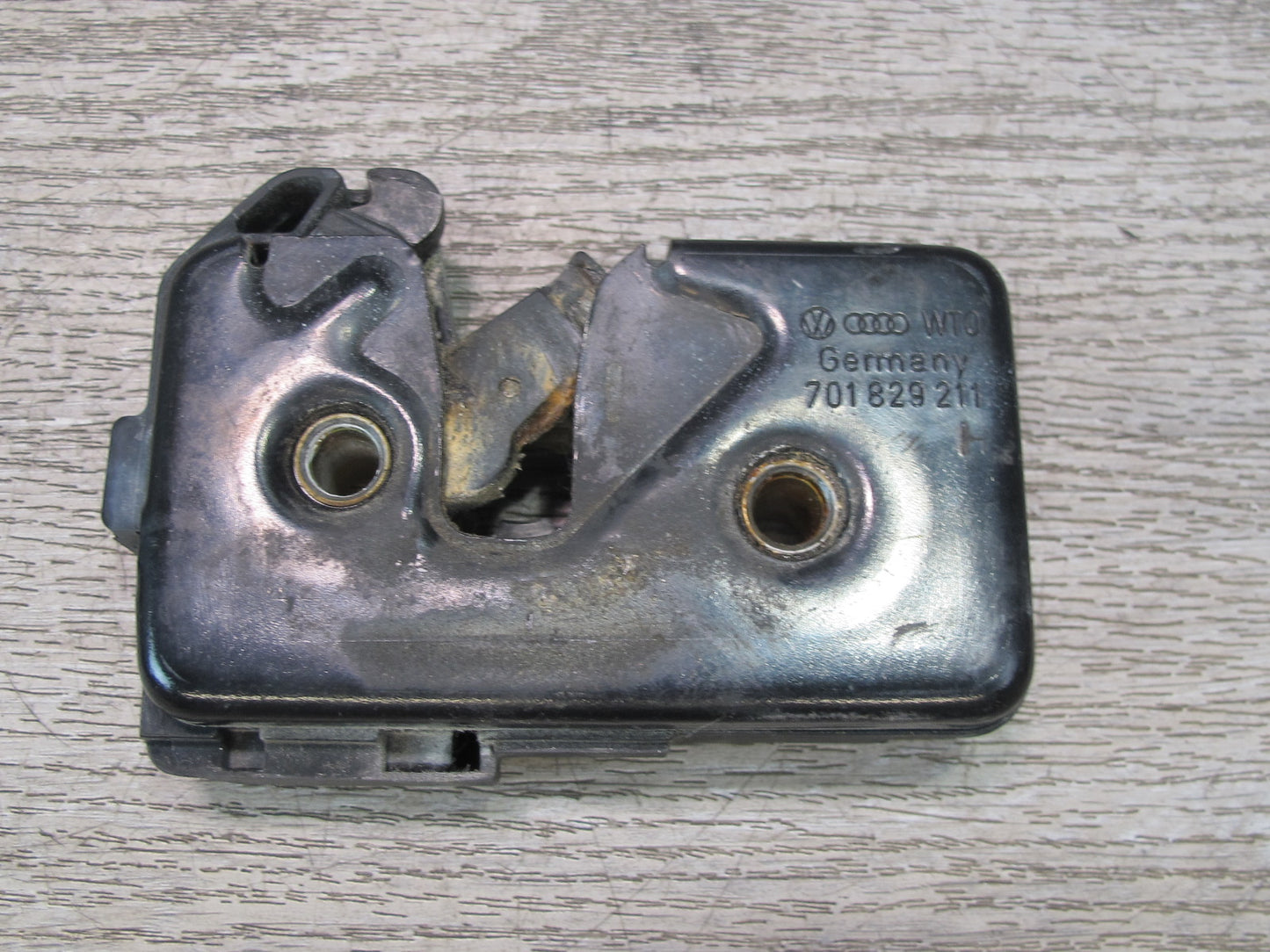 97-03 VW Eurovan T4 Rear Trunk Tailgate Hatch Lock Latch 701829211H OEM