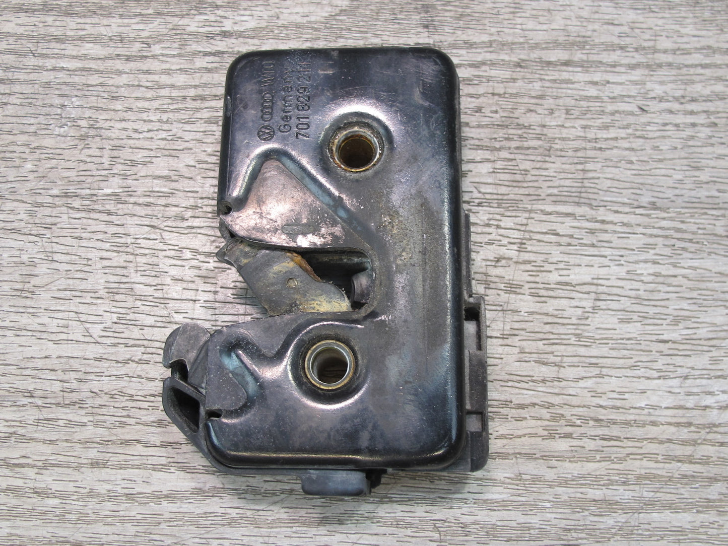 97-03 VW Eurovan T4 Rear Trunk Tailgate Hatch Lock Latch 701829211H OEM