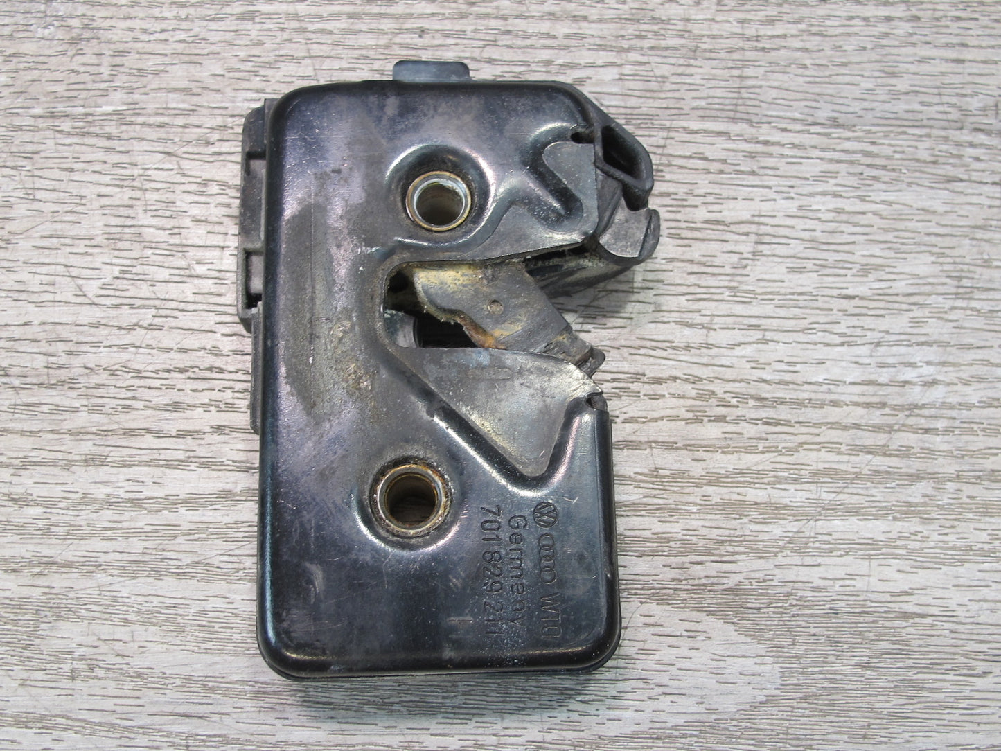 97-03 VW Eurovan T4 Rear Trunk Tailgate Hatch Lock Latch 701829211H OEM