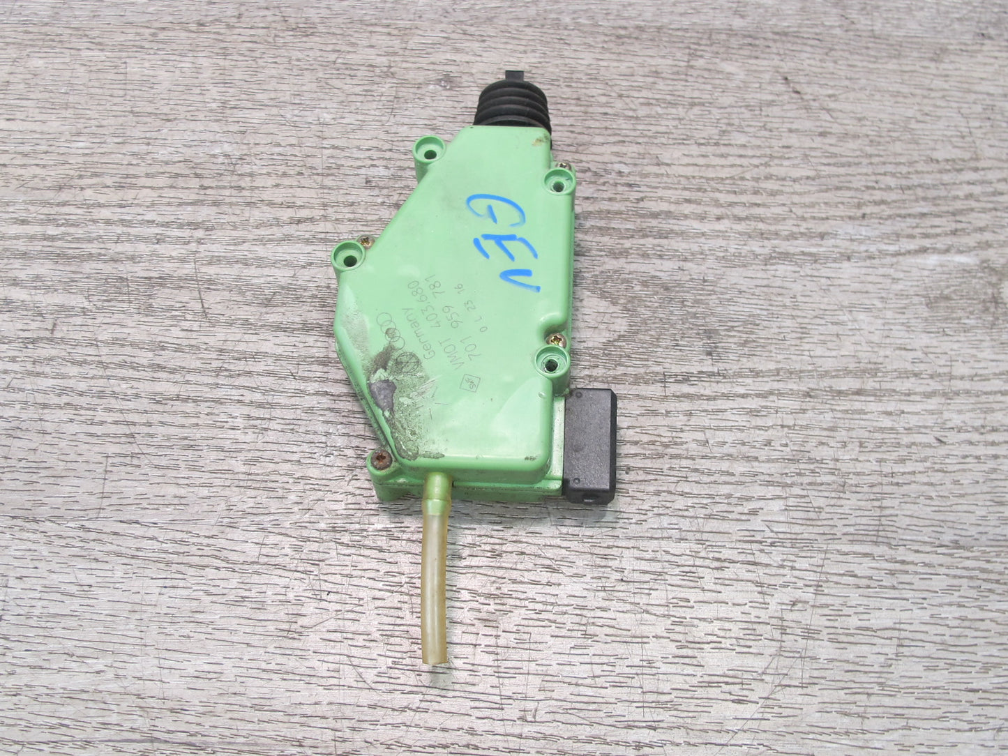 97-03 VW Eurovan T4 Front Left or Right Door Lock Actuator Motor 701959781 OEM