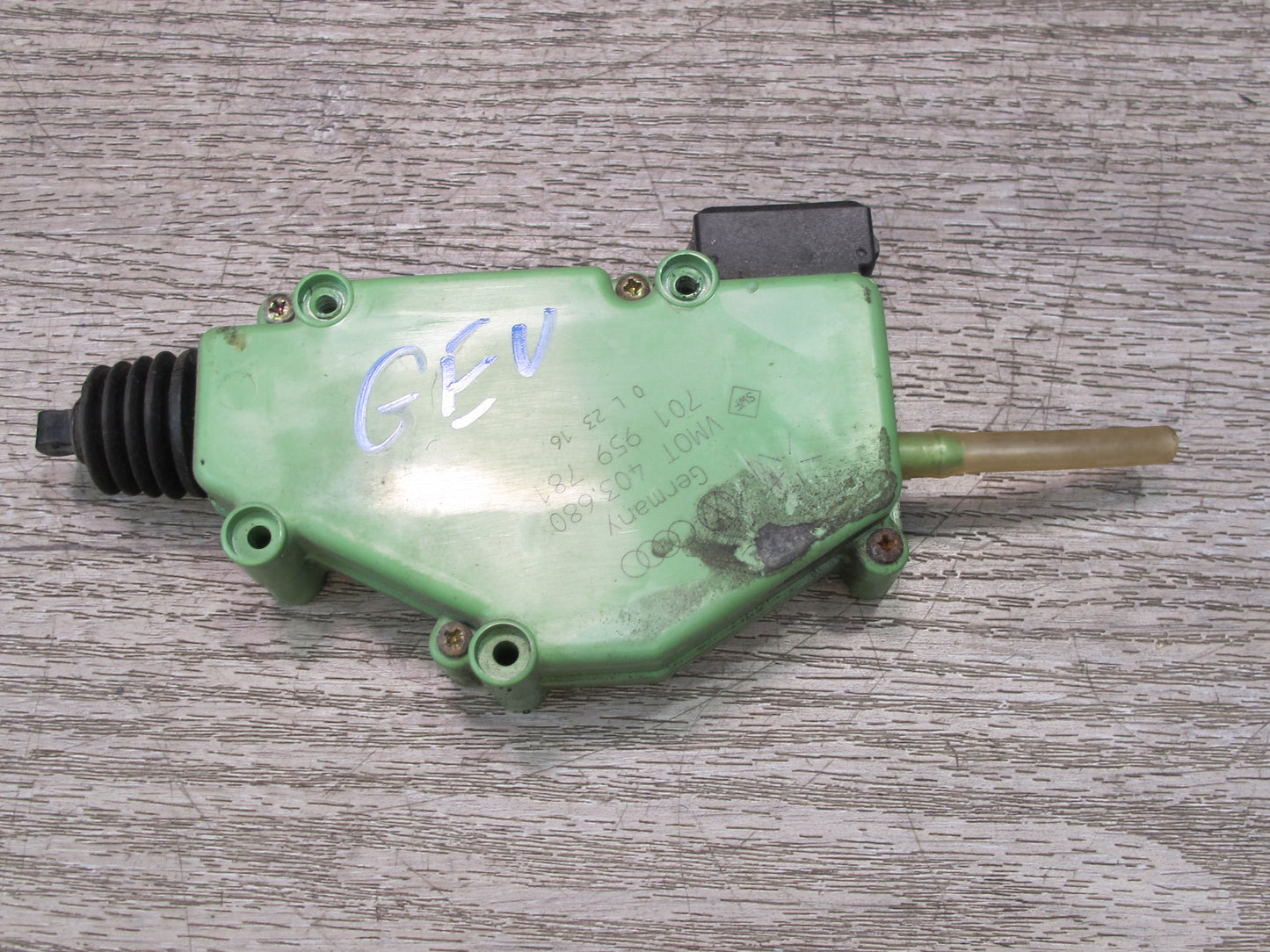 97-03 VW Eurovan T4 Front Left or Right Door Lock Actuator Motor 701959781 OEM