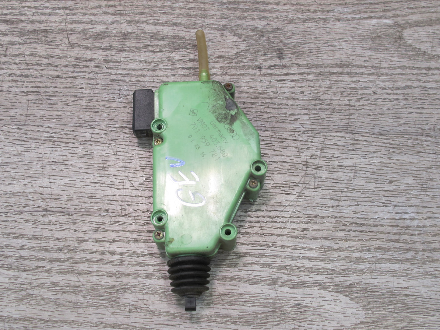 97-03 VW Eurovan T4 Front Left or Right Door Lock Actuator Motor 701959781 OEM