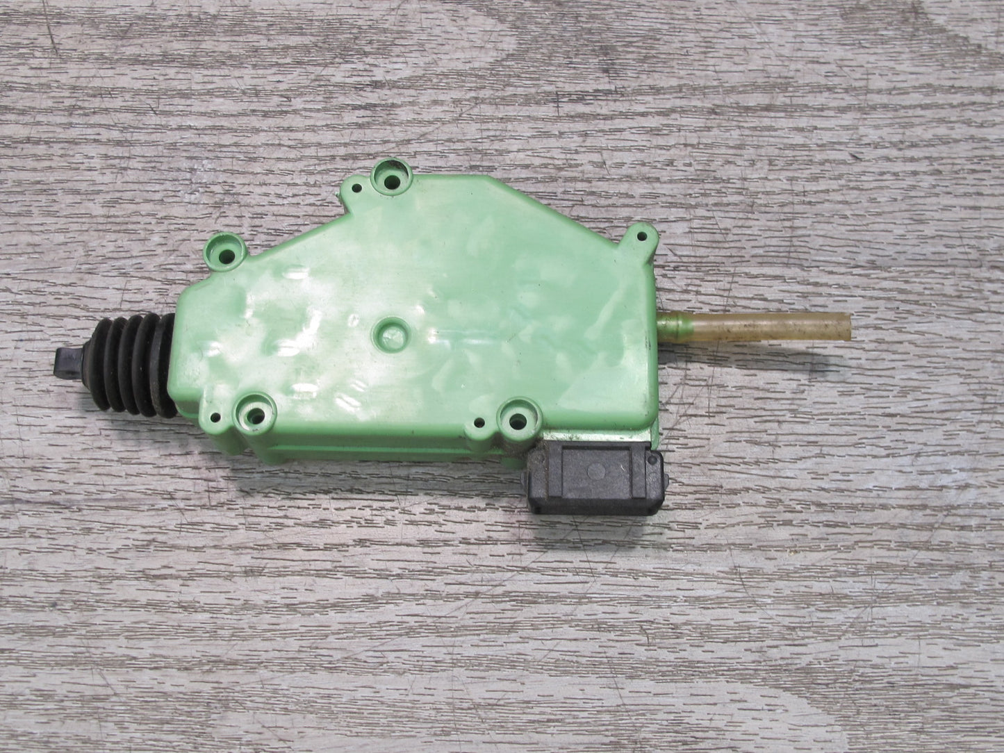 97-03 VW Eurovan T4 Front Left or Right Door Lock Actuator Motor 701959781 OEM
