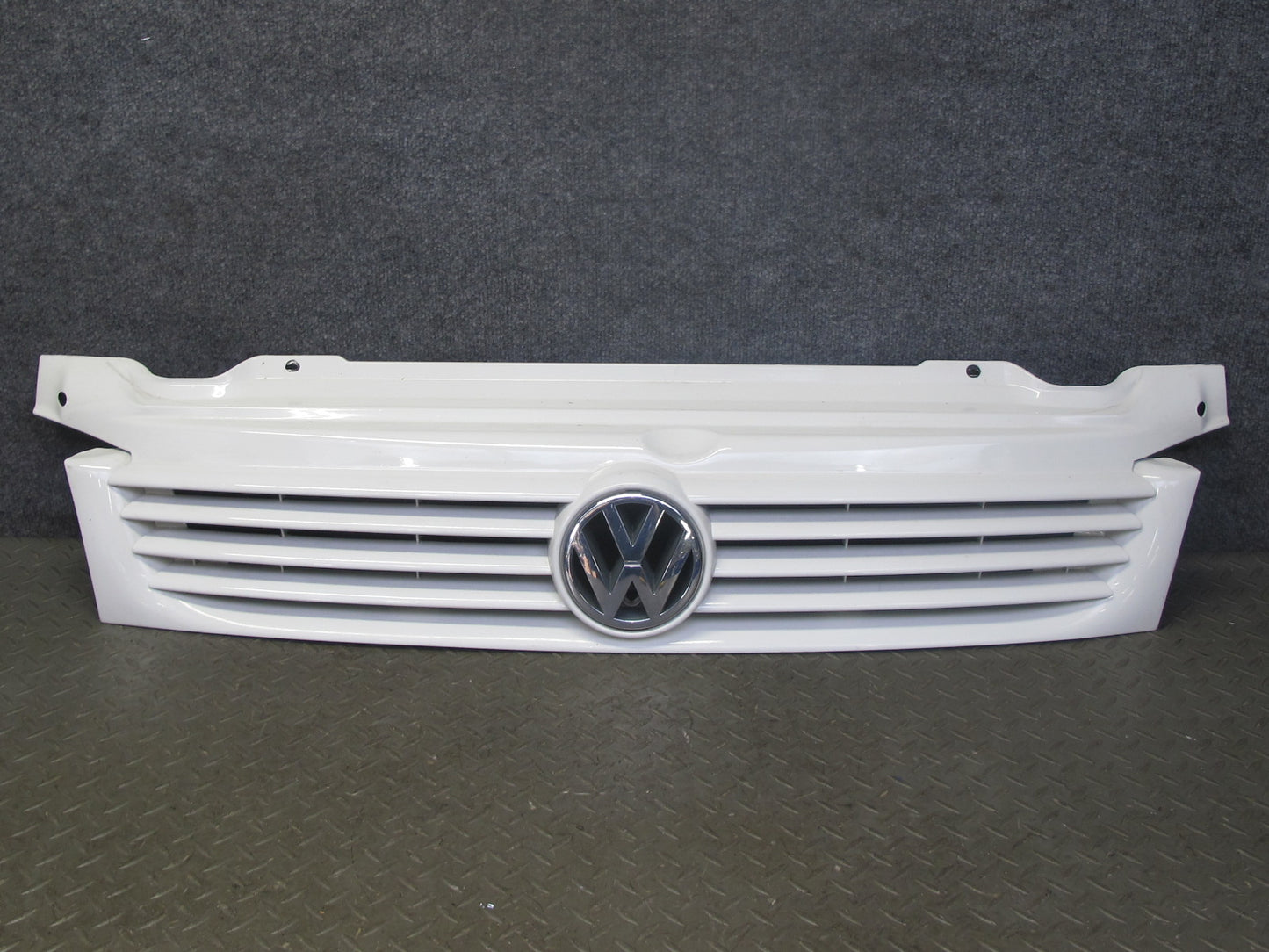 99-03 VW Eurovan T4 Front Radiator Upper Grille Arctic White w Emblem OEM