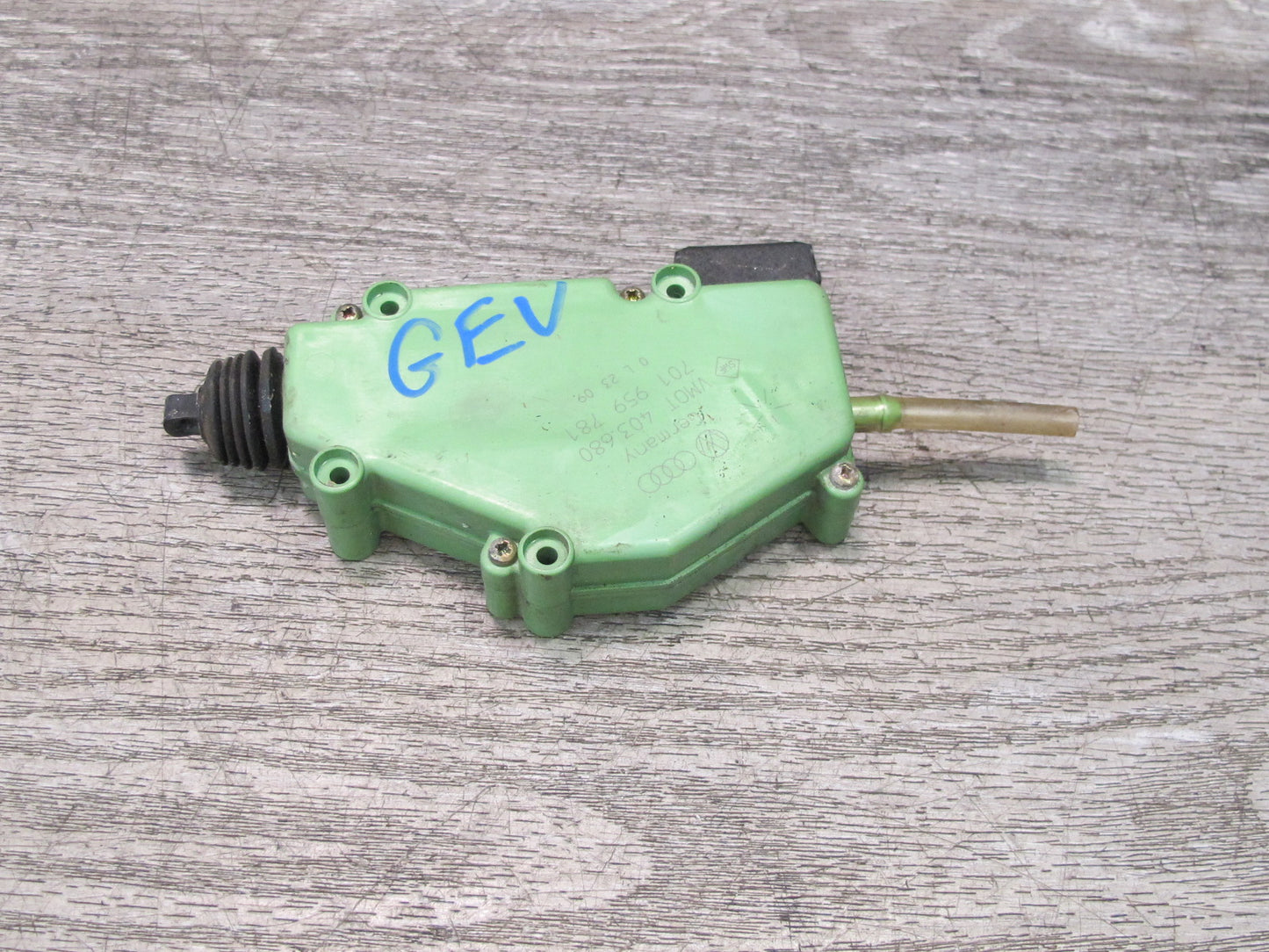 97-03 VW Eurovan T4 Front Left or Right Door Lock Actuator Motor 701959781 OEM