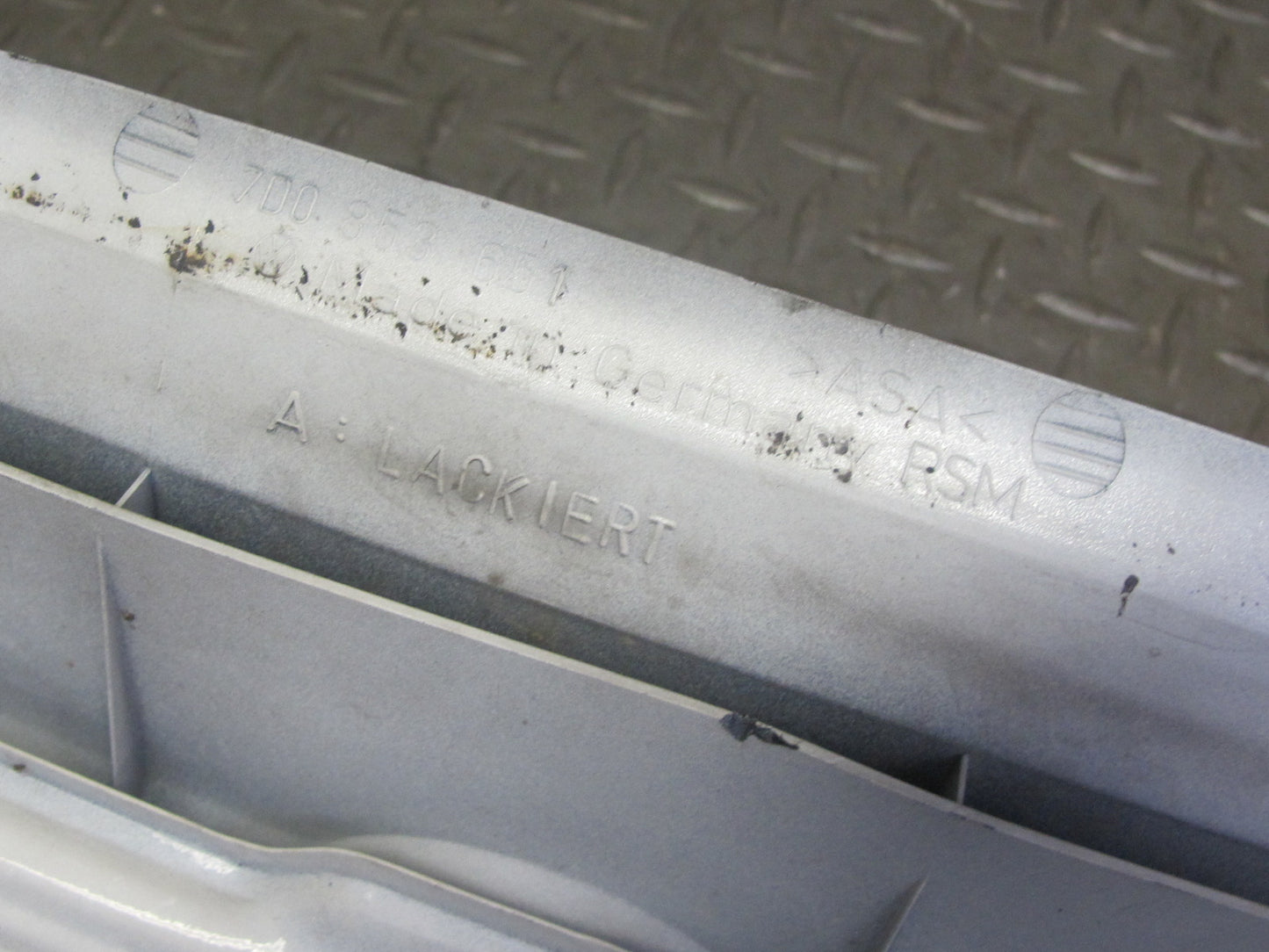 99-03 VW Eurovan T4 Front Radiator Upper Grille Arctic White w Emblem OEM