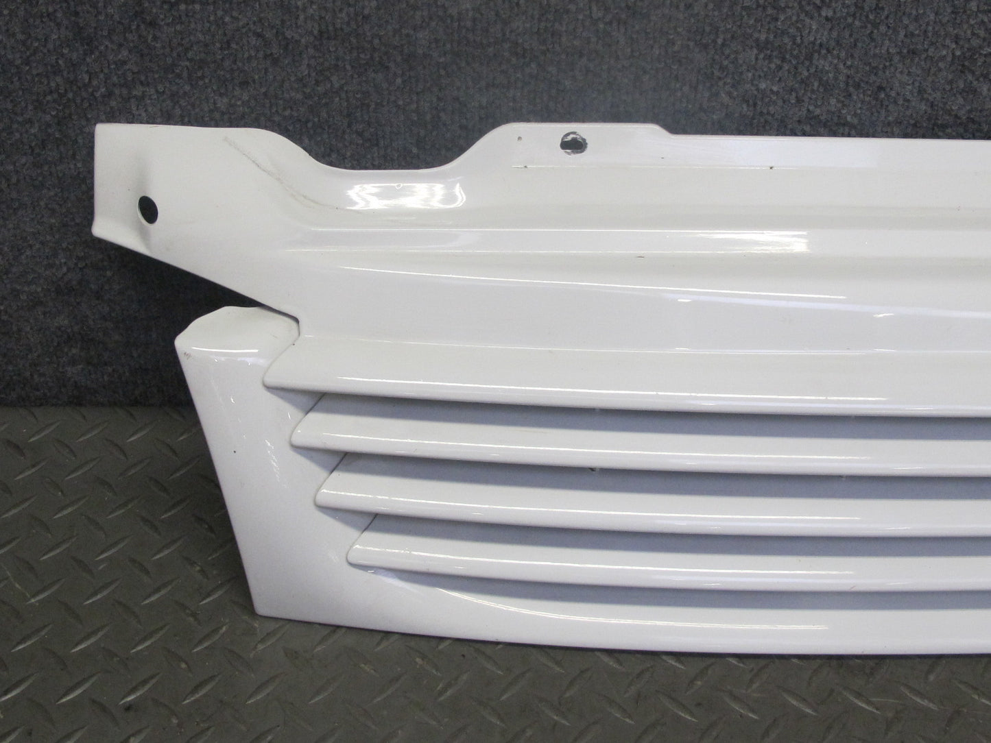 99-03 VW Eurovan T4 Front Radiator Upper Grille Arctic White w Emblem OEM