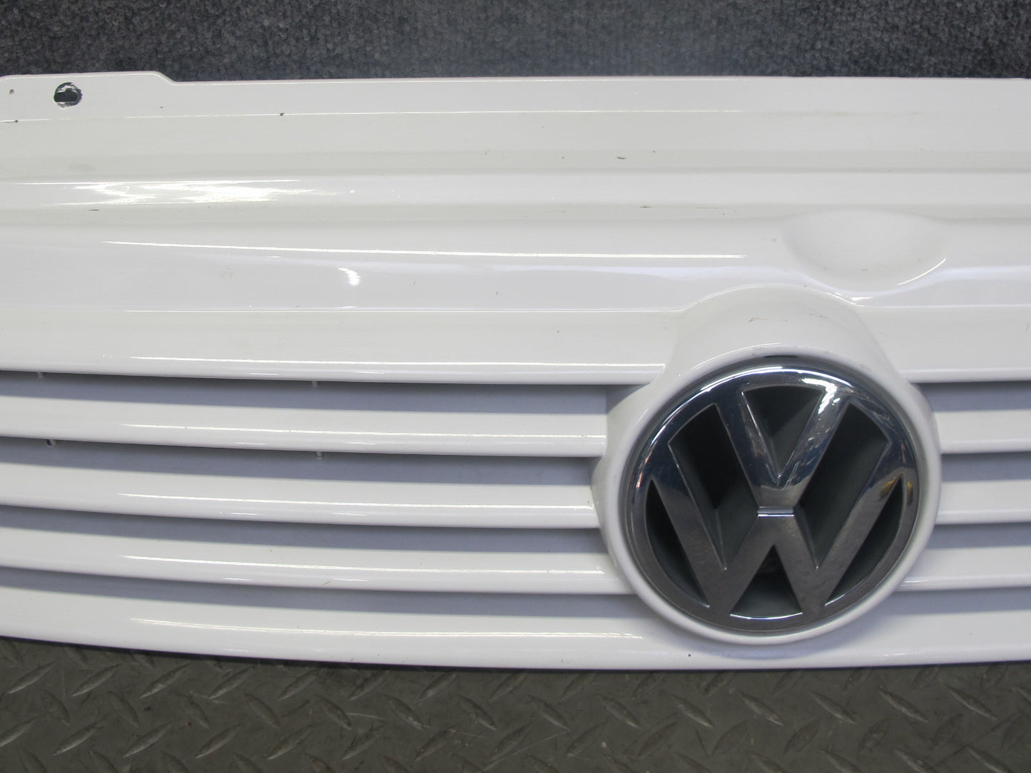 99-03 VW Eurovan T4 Front Radiator Upper Grille Arctic White w Emblem OEM