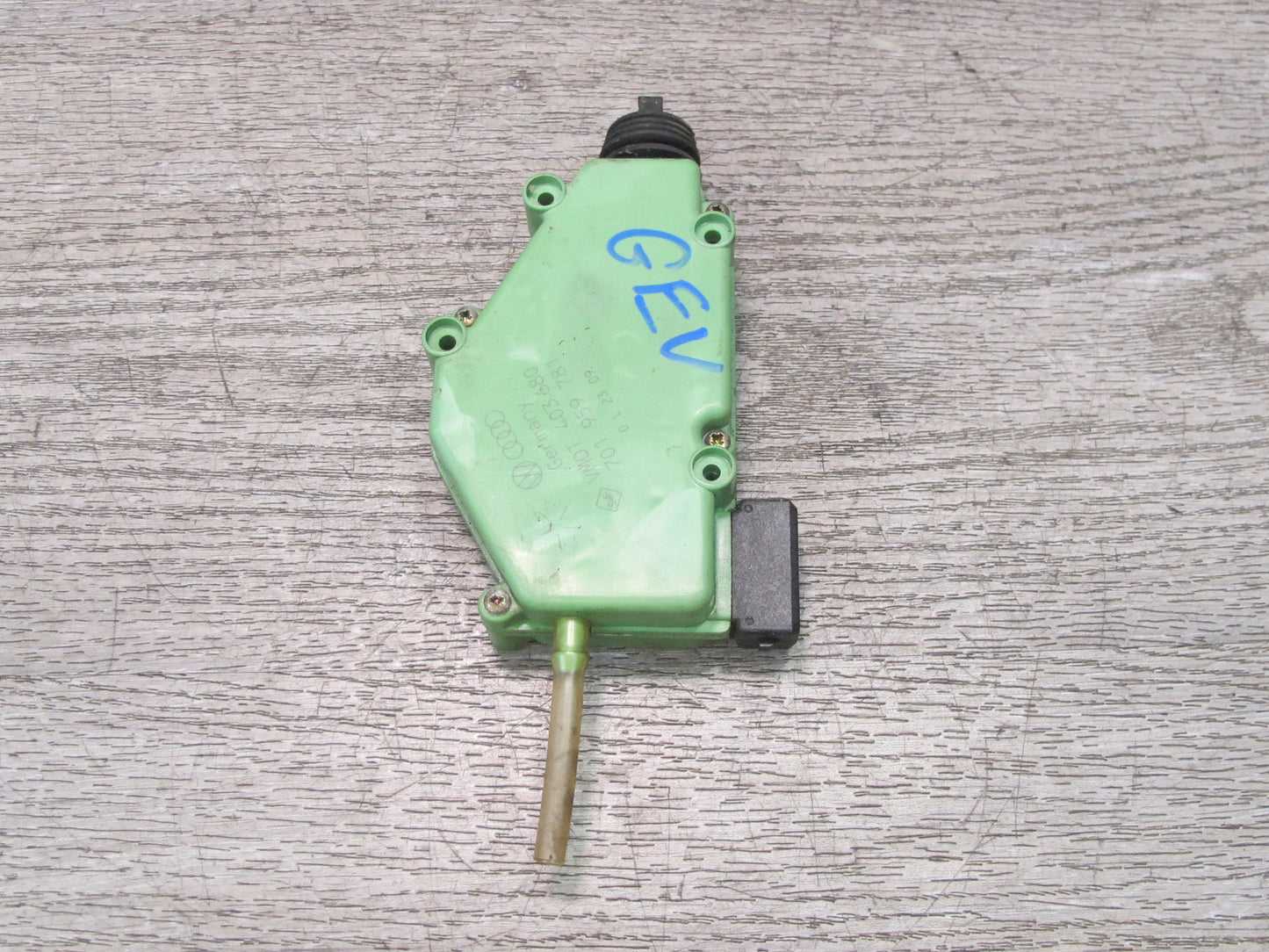 97-03 VW Eurovan T4 Front Left or Right Door Lock Actuator Motor 701959781 OEM