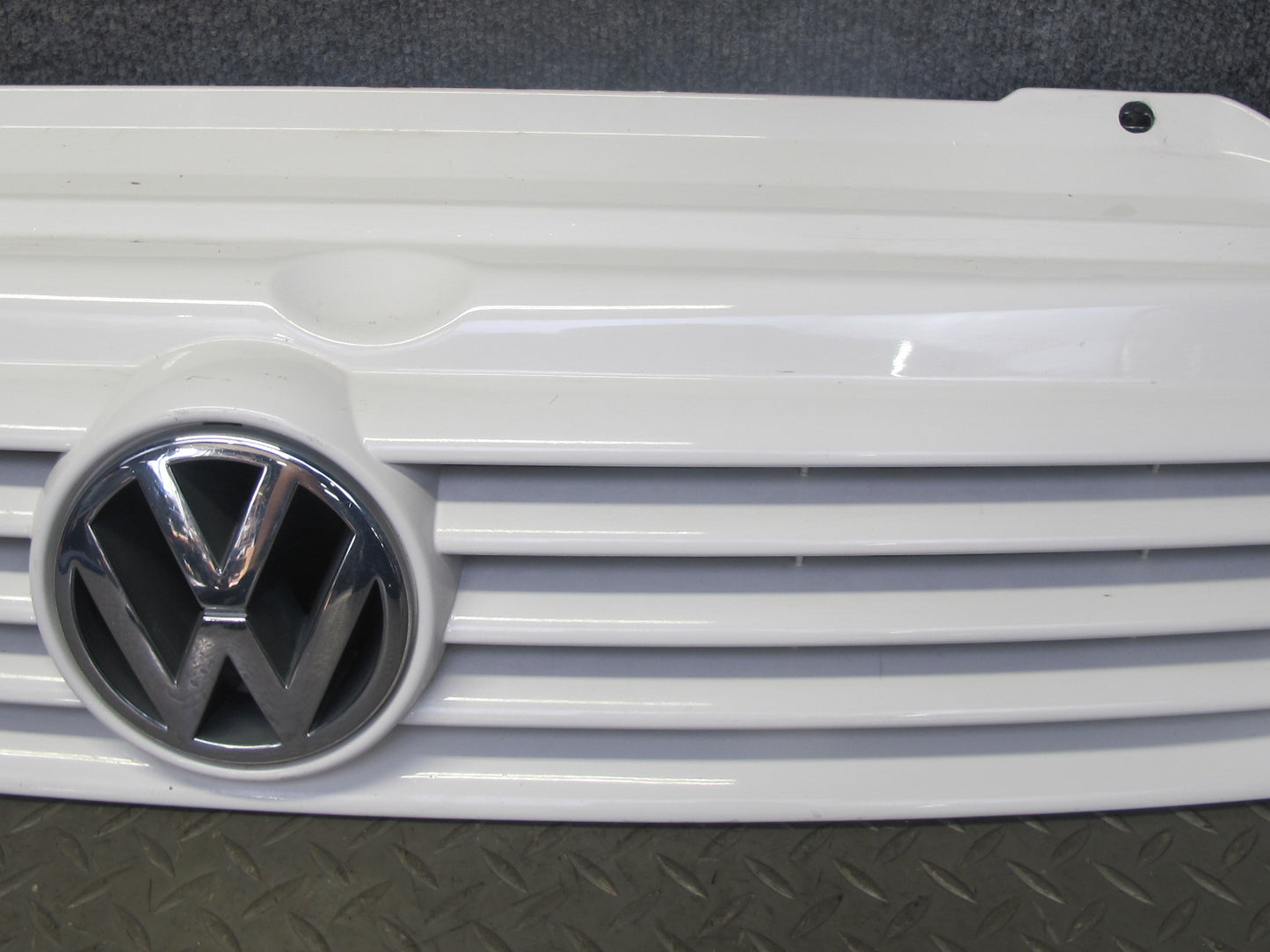 99-03 VW Eurovan T4 Front Radiator Upper Grille Arctic White w Emblem OEM
