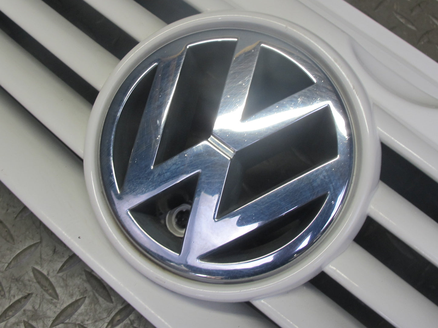 99-03 VW Eurovan T4 Front Radiator Upper Grille Arctic White w Emblem OEM