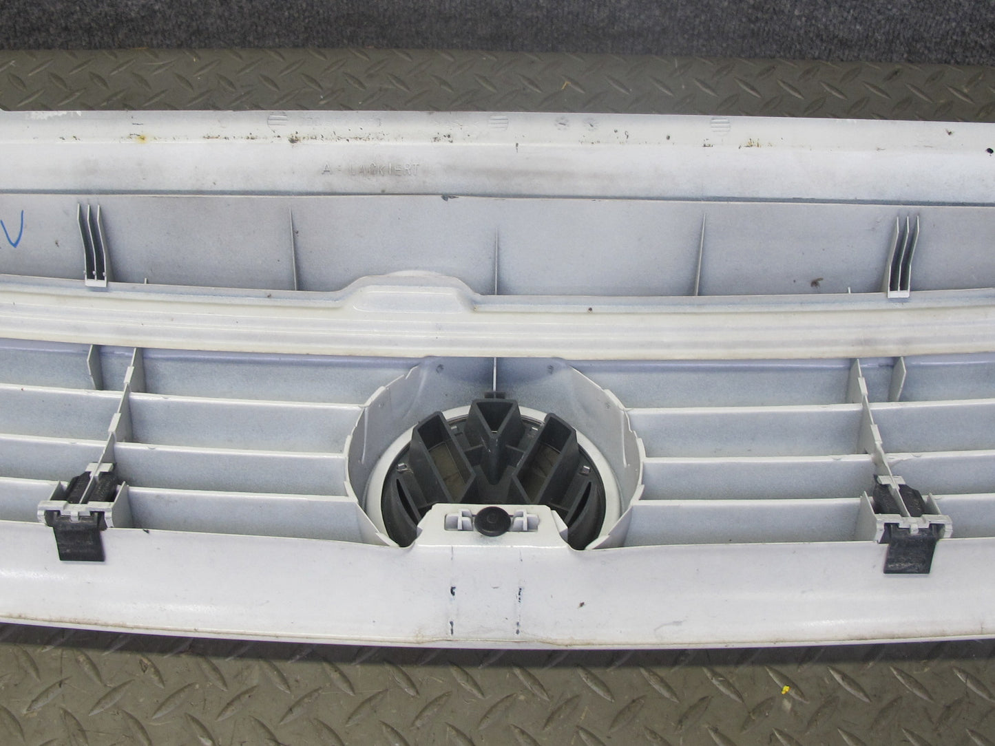 99-03 VW Eurovan T4 Front Radiator Upper Grille Arctic White w Emblem OEM