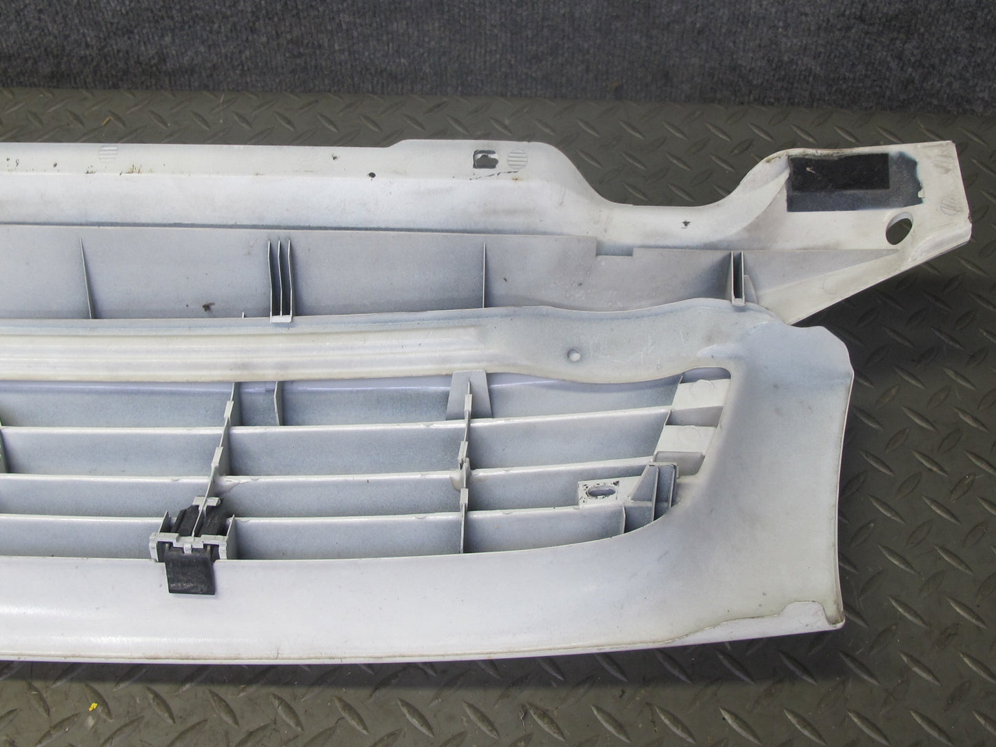99-03 VW Eurovan T4 Front Radiator Upper Grille Arctic White w Emblem OEM