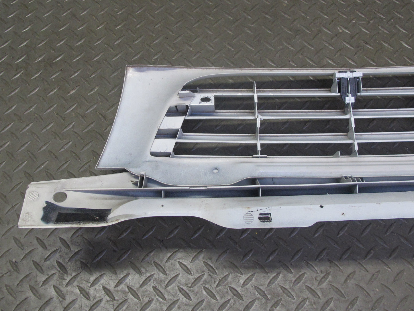 99-03 VW Eurovan T4 Front Radiator Upper Grille Arctic White w Emblem OEM