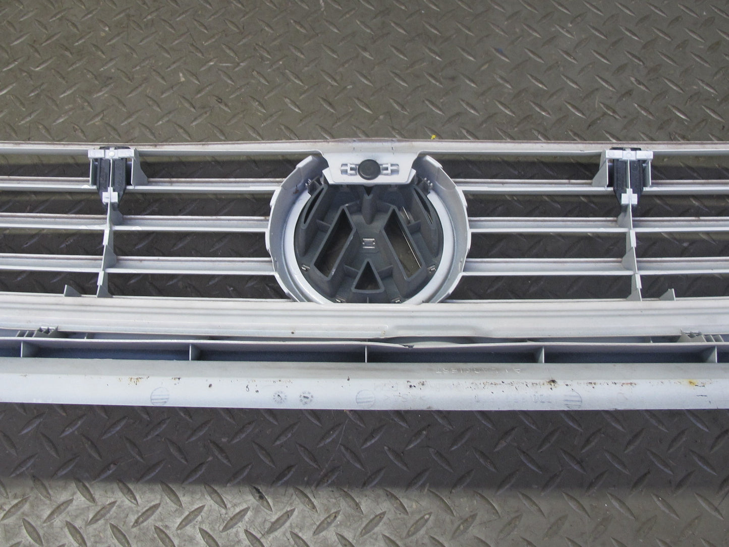 99-03 VW Eurovan T4 Front Radiator Upper Grille Arctic White w Emblem OEM