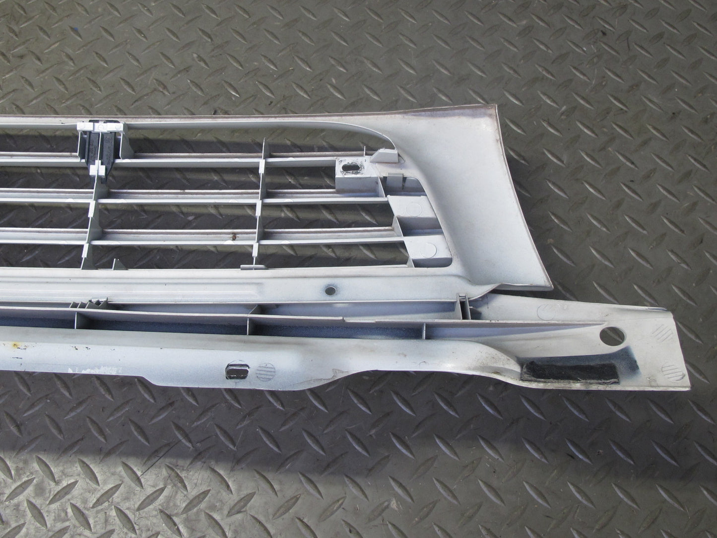 99-03 VW Eurovan T4 Front Radiator Upper Grille Arctic White w Emblem OEM