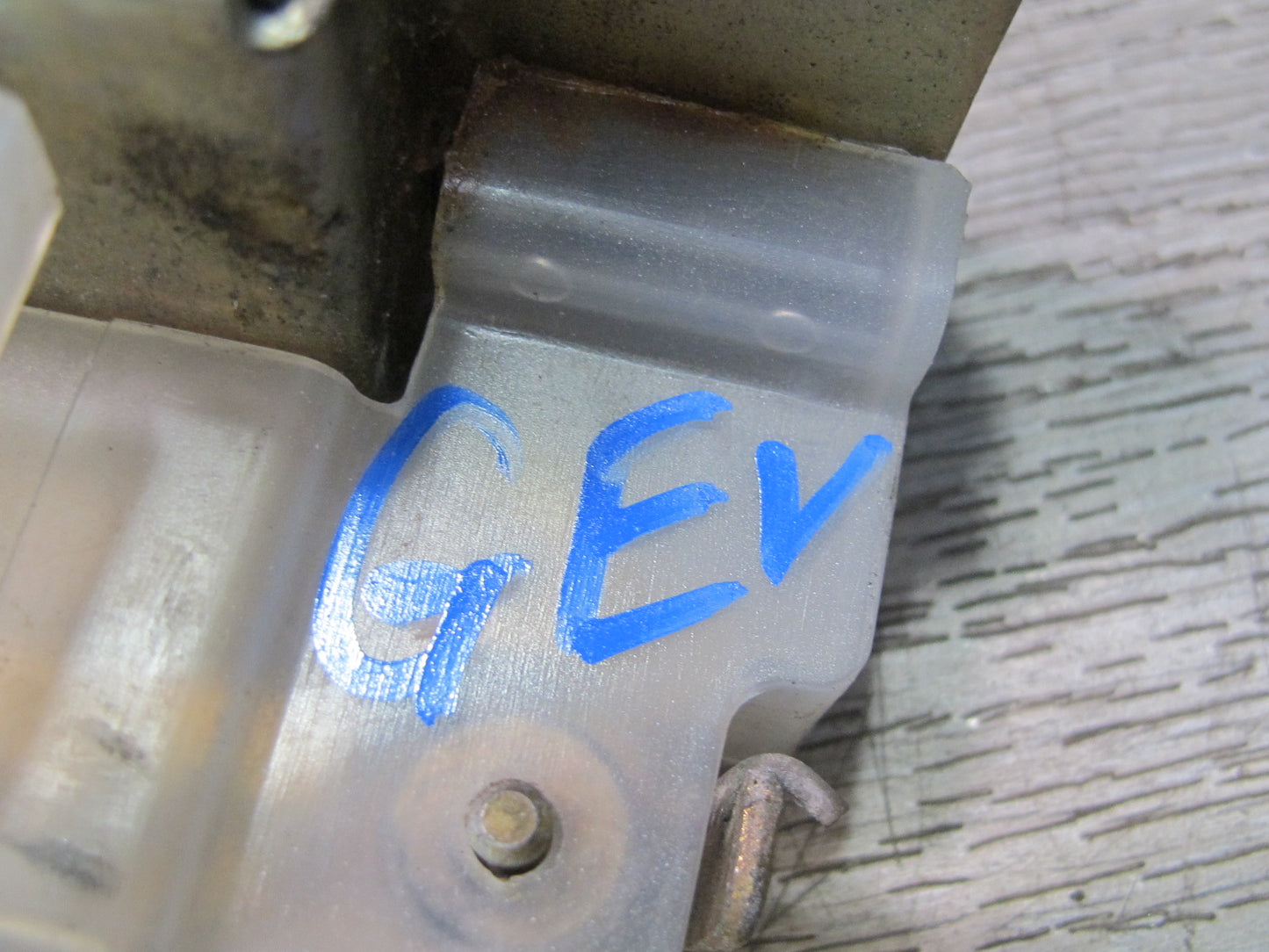 97-03 VW Eurovan T4 Front Left Driver Door Lock Latch 701837015D OEM