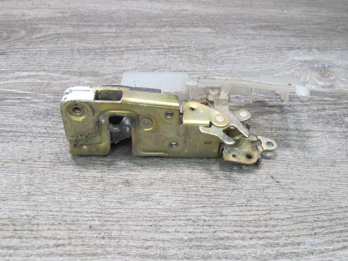 97-03 VW Eurovan T4 Front Left Driver Door Lock Latch 701837015D OEM