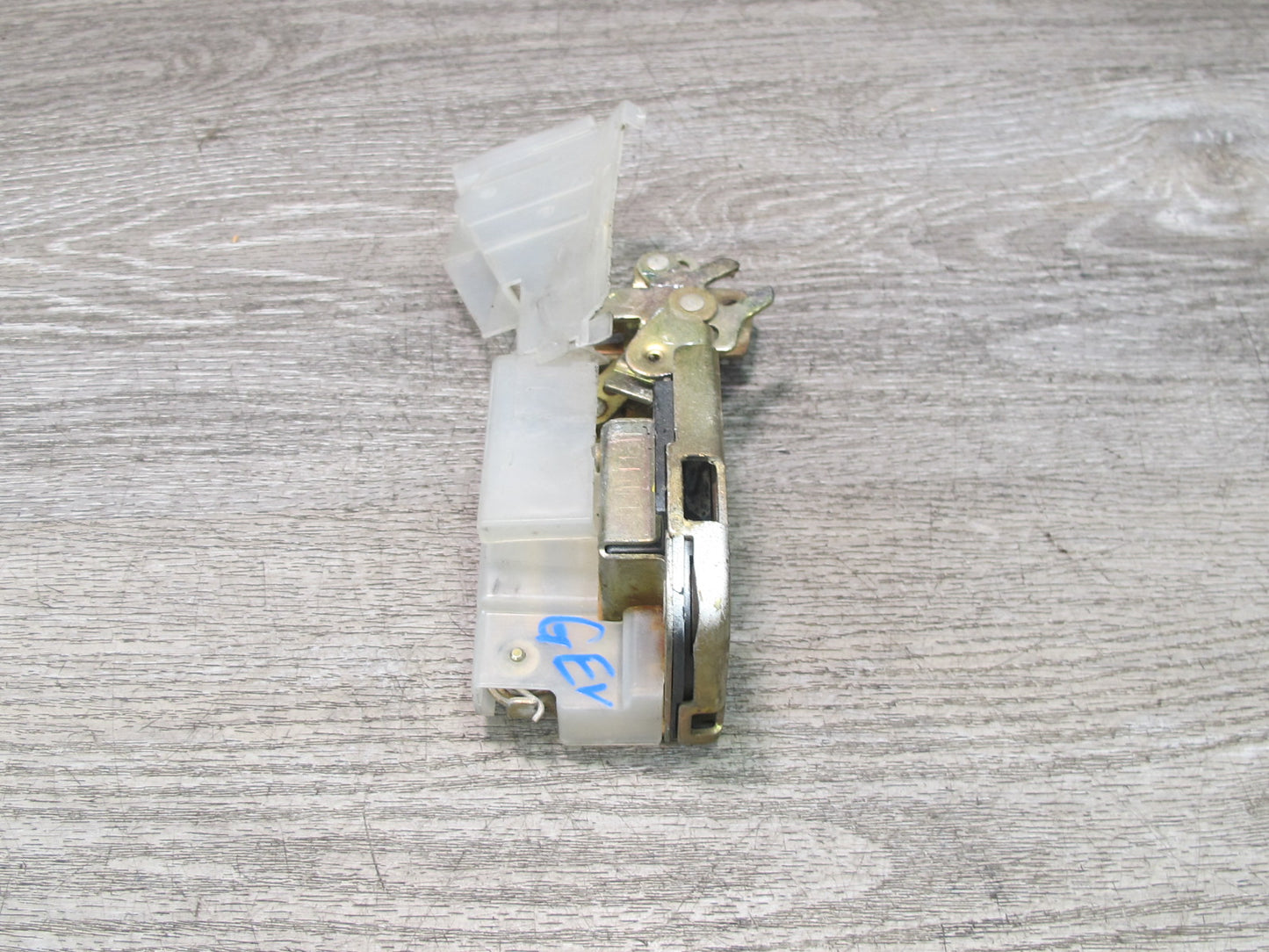 97-03 VW Eurovan T4 Front Left Driver Door Lock Latch 701837015D OEM