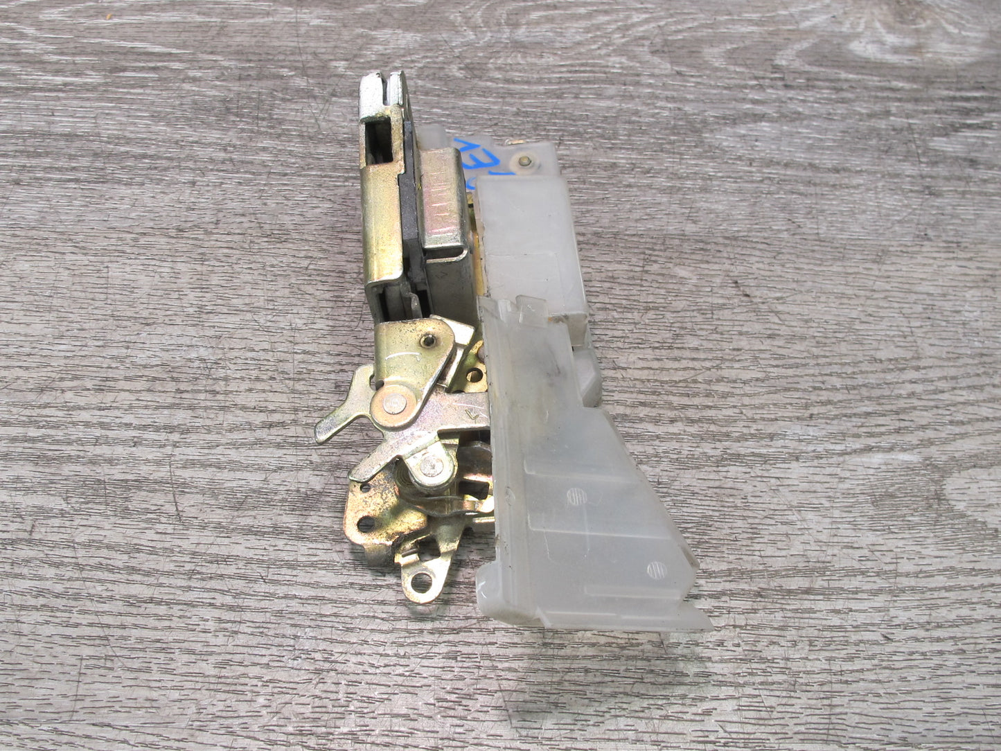 97-03 VW Eurovan T4 Front Left Driver Door Lock Latch 701837015D OEM