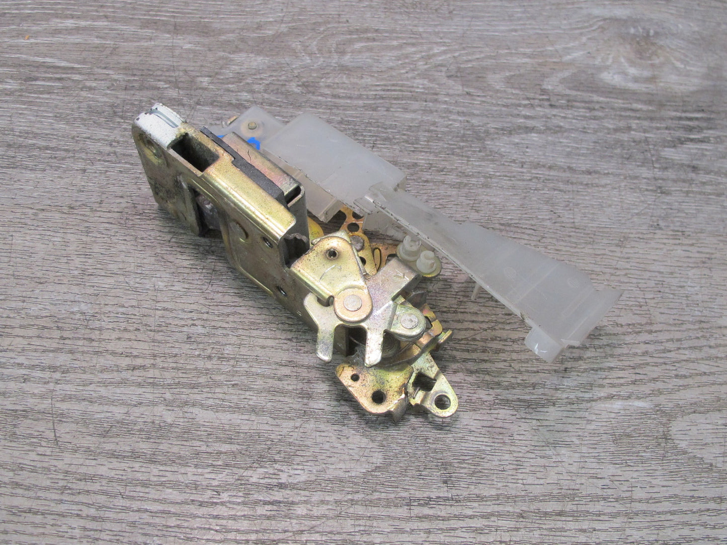 97-03 VW Eurovan T4 Front Left Driver Door Lock Latch 701837015D OEM